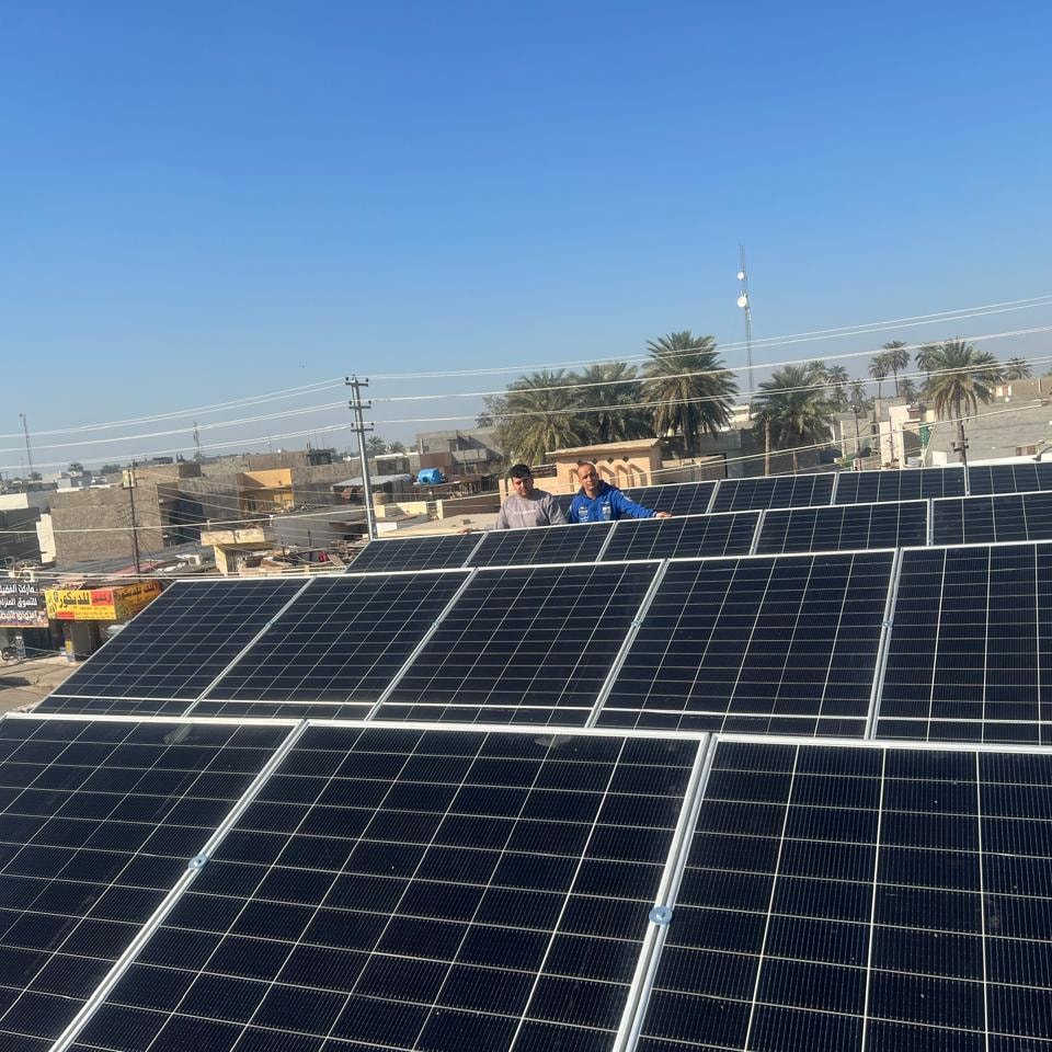 📅 تاريخ اليوم: [2026/2/19]
🔆 تنصيب منظومة طاقة شمسية 🔆
 تم بفضل الله تجهيز منظومة طاقه شمسية لعيادة الدكتور طالب جسام الشمري بعقوبة شارع الديري ضمن الرقعه الجغرافيه لمحافظة ديالى تجهز المنضومه العيادة ب 38 أمبير نهاراً بالاضافة الى 16 أمبير ليلاً 
مكونات المنظومه
🔵 الواح  حجم 640 واط بايفشل ذات كفائة عالية.عدد 18

🔵جهاز انفيرتر  حجم6kw(28  امبير) عدد 2

🔵بطاريات ليثيوم عدد 1 حجم 16kw 
ملاحظة مهمة جدا:عند حدوث أي خلل بمنظومتك عليك بتصوير فيديو للشاشة الانفيرتر لحظة حدوث أي خلل ومن ثم إرسال رسالة عن طريق الواتس آب إلى أي رقم من هذه الأرقام أو مراسلة الصفحة عن طريق الفيس بوك ليتسنا لنا معالجة الخلل بأسرع وقت ممكن وتستمر منظومتك بالعمل على مدار 24 ساعه.
.............................................................................
للحجز والاستفسار الاتصال او مراسلة الأرقام التالية  أو مراسلة البيج عن طريق الماسنجر :
***********

🕒 أوقات الدوام:
من الساعة 9 صباحًا إلى الساعة 5 مساءً
#الطاقة_الشمسية_مستقبل_العراق
