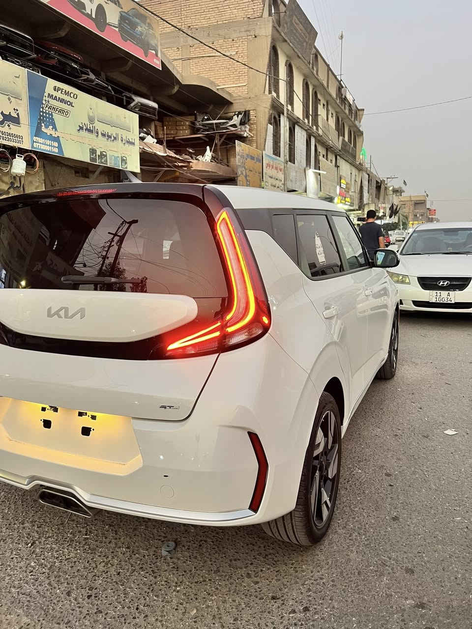 NO. :476
Year :  2023
Make : KIA
Model : SOUL  GT-LINE
اللون : ابيض
سعه المحرك :  2.0 DOHC دوش
المسافه المقطوعه : 6812ml
----------------------------------
🚘 المواصفات 🚘
وارد امريكي  🇺🇸
بصمه
فتح
شاشة العدادات ديجيتال
شاشه 
كاميرا
فرش جلد و مخمل
تحكم سرعه
تحكم مسجل
شاحن وايرلس
تحكم سرعه
تحكم مسجل
ويل 18
هاندبريك كهربائي
نظام عرض الكاميرا
اضويه اماميه و خلفيه LED
تشغيل عن بعد
حساس تجاوز
تحديد مسرب
DRIVE MODE
----------------------------------
⭕️ حادث السياره صبغ في جاملغ امامي
 من جهة الباب
----------------------------------
☎️ للاستفسار  يرجى الاتصال على الرقم التالي☎️

⬇️                            ***********
الحله
