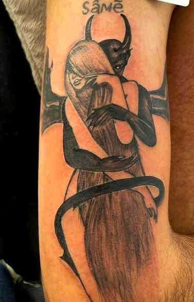 عمل جميع أنواع الوشم والتاتو الاحترافي 1️⃣ 
الوشام منتظر الزير 1️⃣
*********** .... النجف الاشرف 
الجميع
