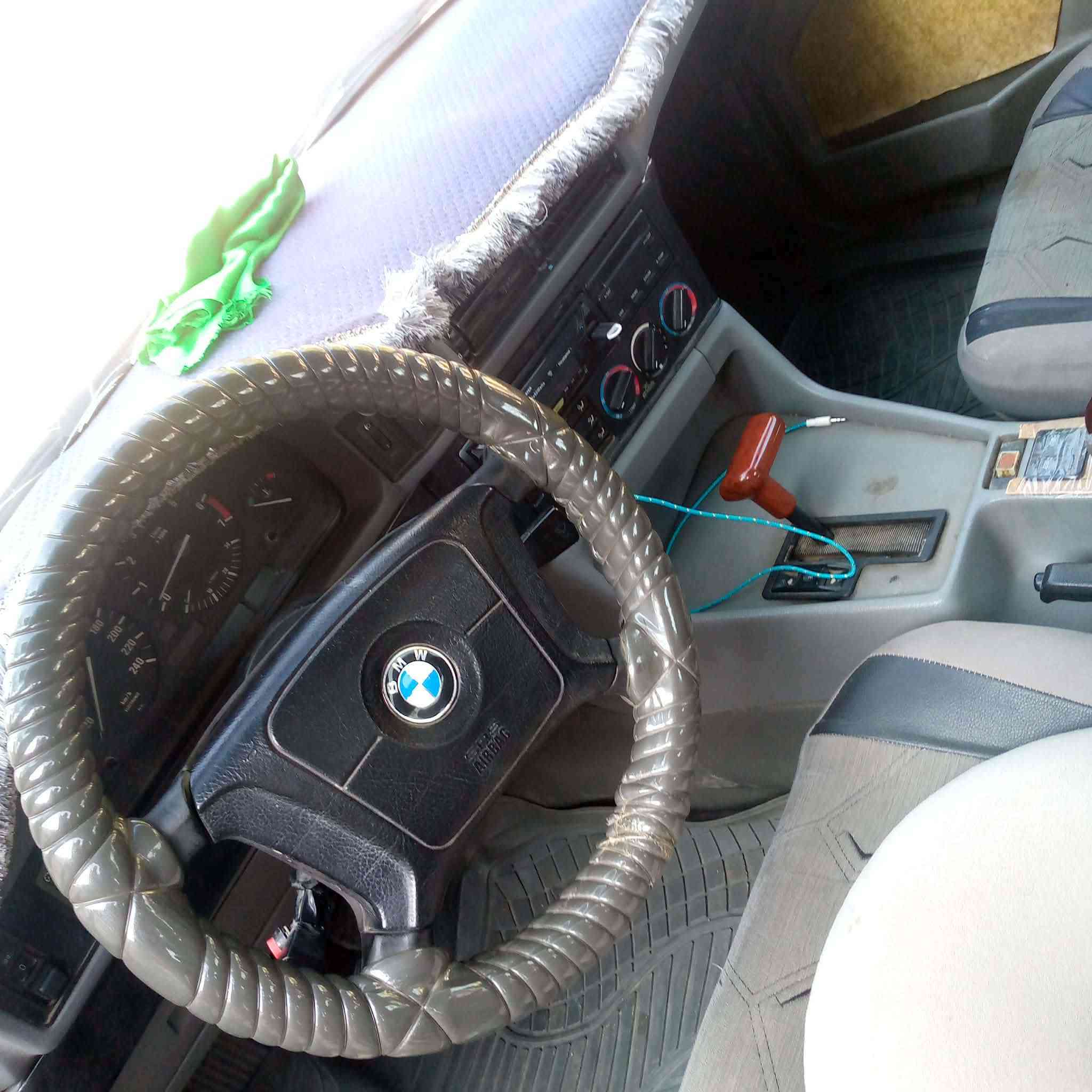 سياره موديل 90 حجم 525 مفتوح اوتماتيك رقمها صلاح الدين مشروع وطني مكفوله من ضربه كهربائيات شغاله  تخم تاير لون رصاصي مكينته خير من الله لاتنقيص ولاتبخير بس غرفته يرادله دوشمه ضمان تروح للبصره ويرجع
مكانها اديالى


**إذا كنت صاحب هذا الإعلان وتريد حذفه لأي سبب، رجاءا أرسل رسالة إلى الدعم الفني**