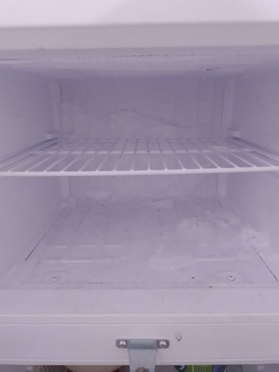 ثلاجة جديدة للبيع استعمال يومين مكانها حي الجهاد دابيعها ٢٥٠ وبيها وصل وضمان سنتين 
الاتصال على هذا الرقم ***********
