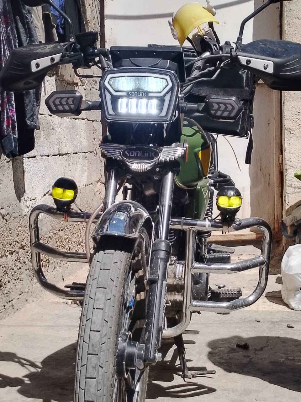 دراجه ايراني 5 كير
دراجه اخت الزيرو ما ماشيه هواي 

سعر 900 بيه مجال بسيط 

بغداد سبع قصور 

اوراقه اصوليه
***********
