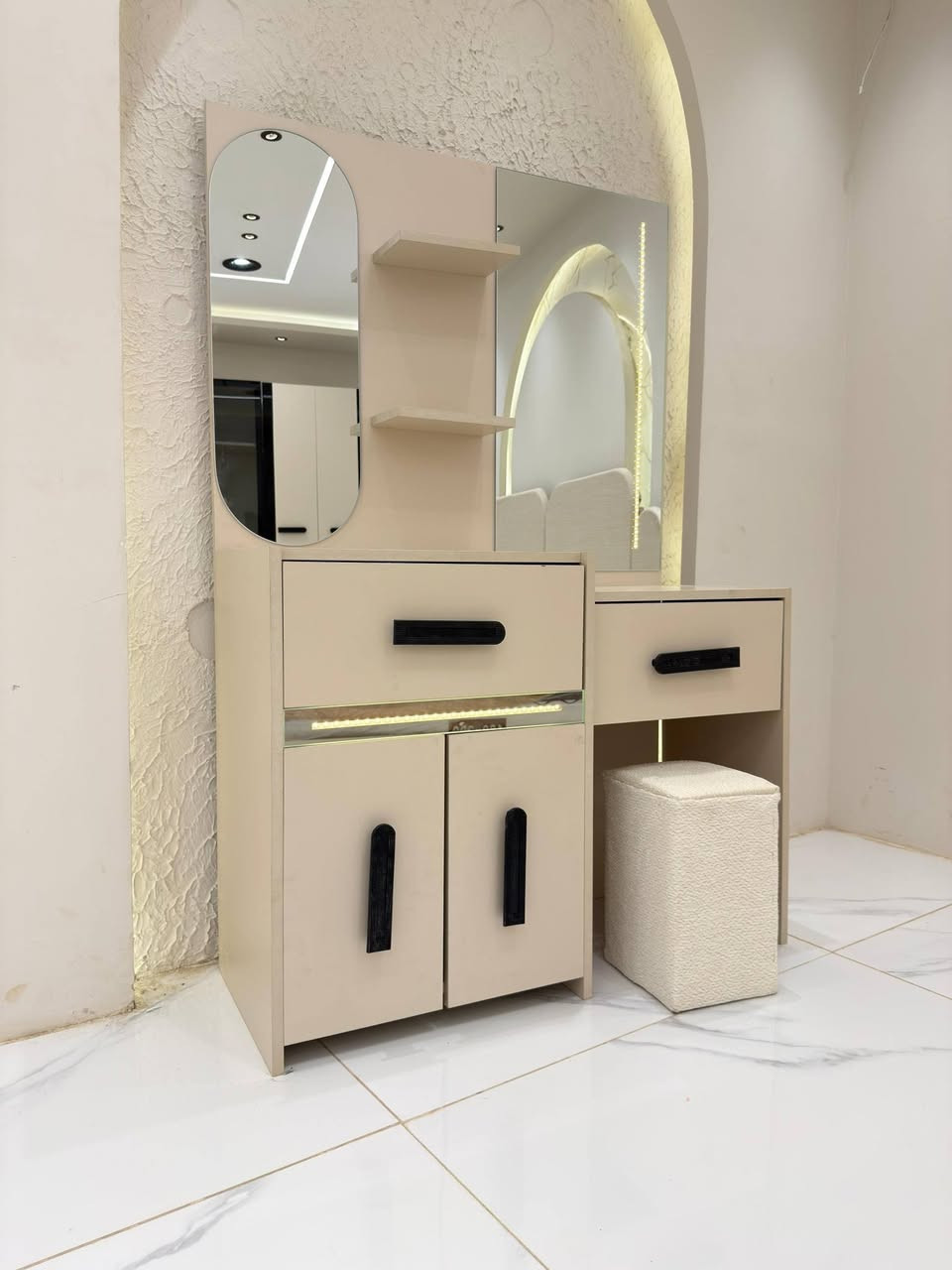 *تم بعون الله وصول موديل*        
*♦️♦️♦️فيروزه     بلاص ♦️♦️♦️*

*❇️ 7قطع          كنتور وملحق*
*❇️ سرير مخزن*
*❇️ ميز تواليت ضخم* 
*❇️ إناره بالكومديات*
*❇️ شغل ممتاز وأصلي* 
*❇️انار في ميز تواليت*
*❇️انارة في كنتور •                  
السعر القديم 
السعر الجديد 
الشد والنقل داخل بغداد مجاني 
حجز وستفسار وتساب 
***********
