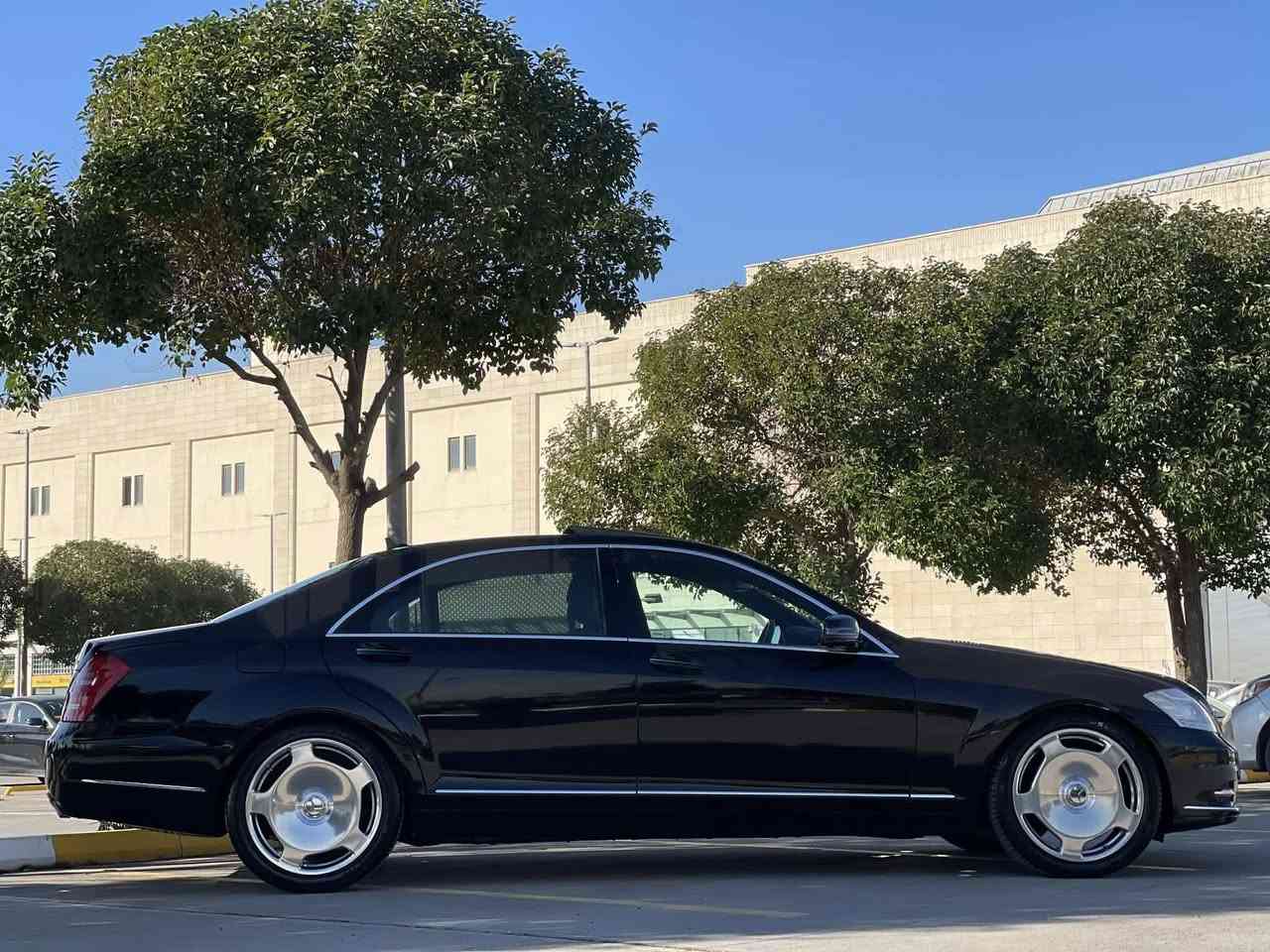 سلام عليكم اخوان
للبيح مارسيدس بينز s class 350-2011  
سياره فخامة شارع فول فول مواصفات 
وارد المانى و زمان 
بدون صبوغ بدون دواخل شرت  شويه بيها تعديل 
سنويه و رقم جديد تبديل اسم نفسى يوم 
قبل اسبوع بدل تايرات و ويل يعنى جديد سفر 
كير و محرك شرت وكاله كلش 
محرك ٣٥٠ CJI محرك موديل فوق مرغوب 
رادار ، باركينك ، بانوراما ، باب تويل ، نازورليلى ، ٤ باب بصمه ، ٤ باب شفت ، كشنات حار و بارد ، ٥ بردات ، شاشه كبير و كاربله ى ، ٢ سويج 
سحر 25,500$  يحنى ٢٥٥ ورقه بيه مجال 
رقم ساحيب *********** جوهر.  واتساب عندى
