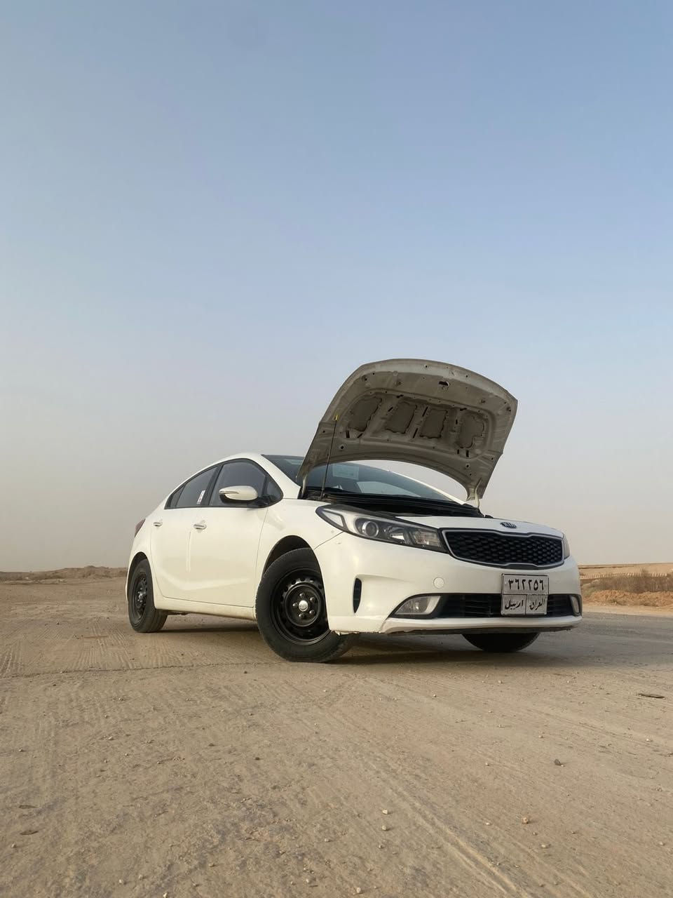 سلام عليكم سياره للبيع سيراتوو2018 نص فول مري شفط تحكم بستيرن سنويه صاقطه 2023 وسونارها موجود بصوره 
اتصال ***********
