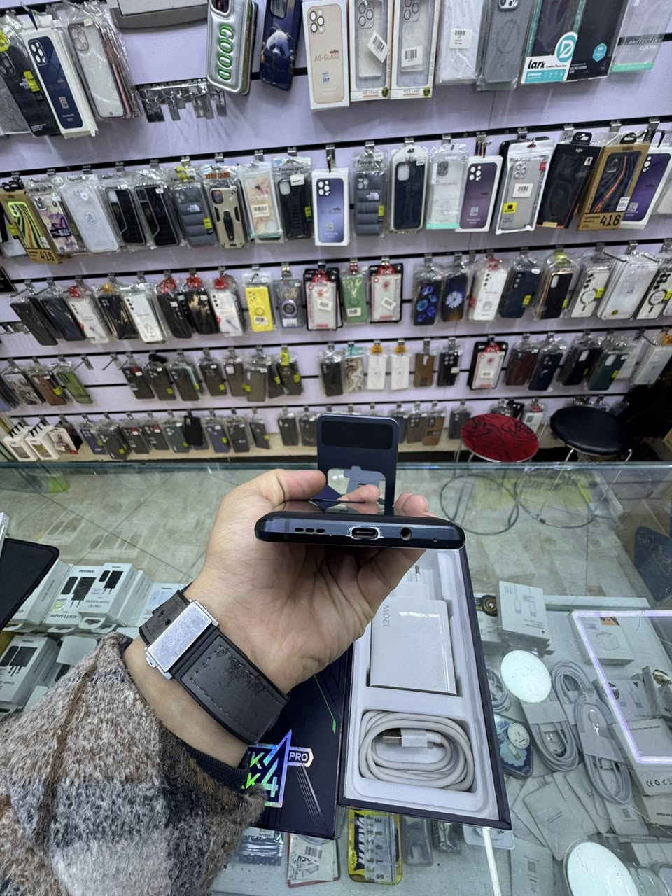 السلام علیکم …
بلاک شارک ٤ برو ،،ذاکرة ٢٥٦ / رام ١٢ لون اسود
جهاز کامل خراض و مابی ایشی کلشی بی ضمان جهاز ١٠٠٪٩٥ نظاف  ،بی ضمان ٧ ایام .

السعر:- ٢٥٥،٠٠٠ الف بی مجال 🔥🔥

——————————
خدمة توصيل متاحة في كل محافظة 🚕🚕🚕

*********** whats app حسین موبایلات
