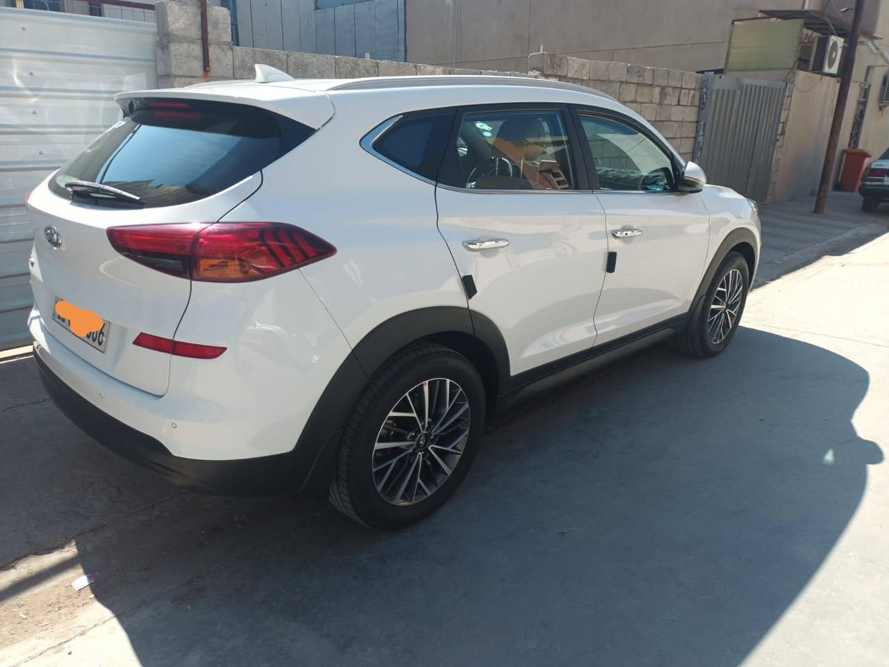 سلام عليكم اخواني للبيع هونداي توكسان موديل 2019 فول مواصفات عدا سلايت مكاني كركوك للاستفسار *********** مكفولة من كير ومحرك ولا صبغ ولا حالوب ولا تبديل بيها بارد باب السائق اصلا وبارد جاملغ خلفي شرط فحص انطيها مرقم لوحه سنويه تنتهي 2028 باسمي شرط تحويل والغرامة ان وجد سياره وارد خليجي الكوري الأصلي هند بريك بلرجل عداد المسافه 85 الف كركوك, العراق
