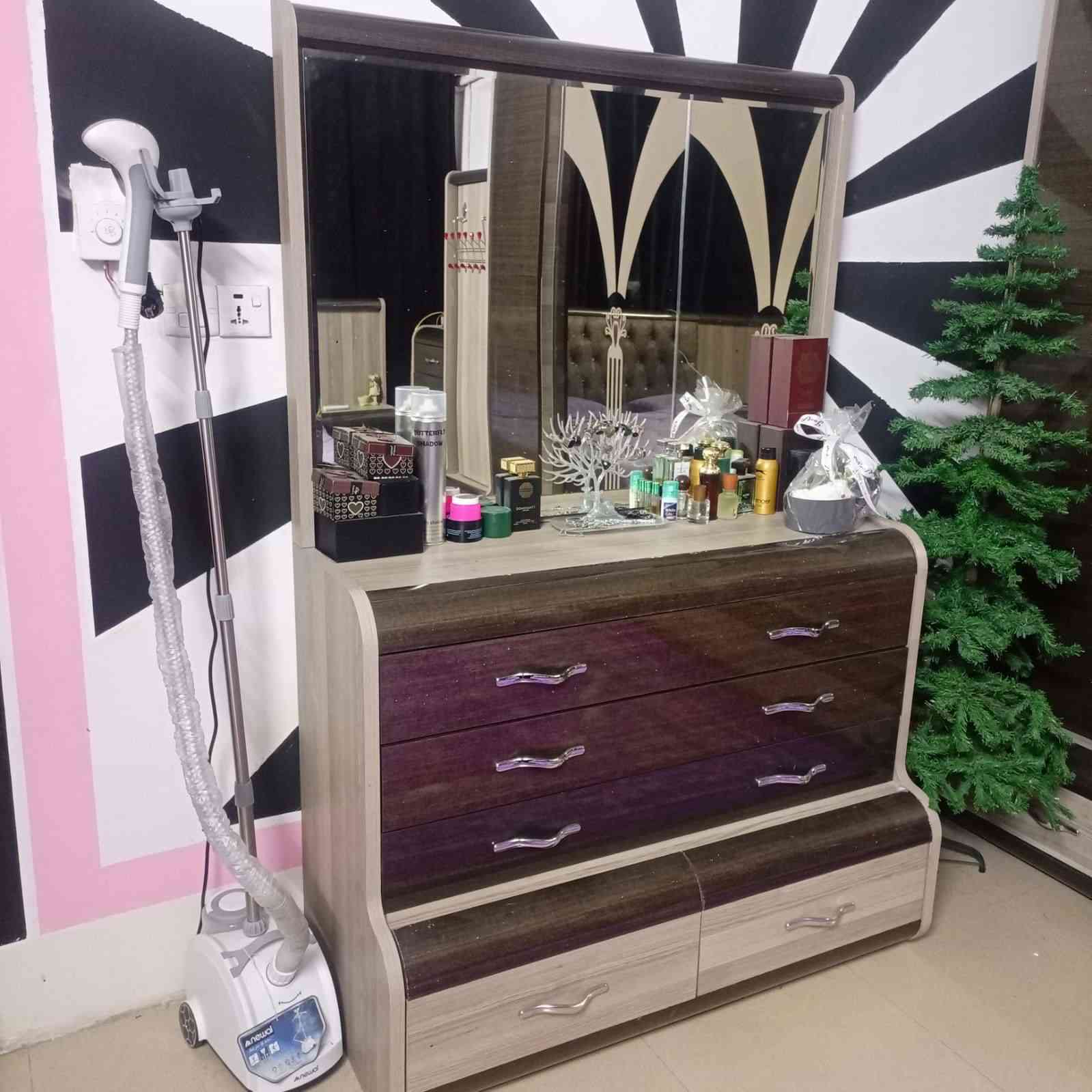 غرفه للبيع المكان حي اور الغرفه مابيها اي ضرر نضيفه كلش ب٩٠٠ وبيها مجال
***********👉🏻الاستفسار
