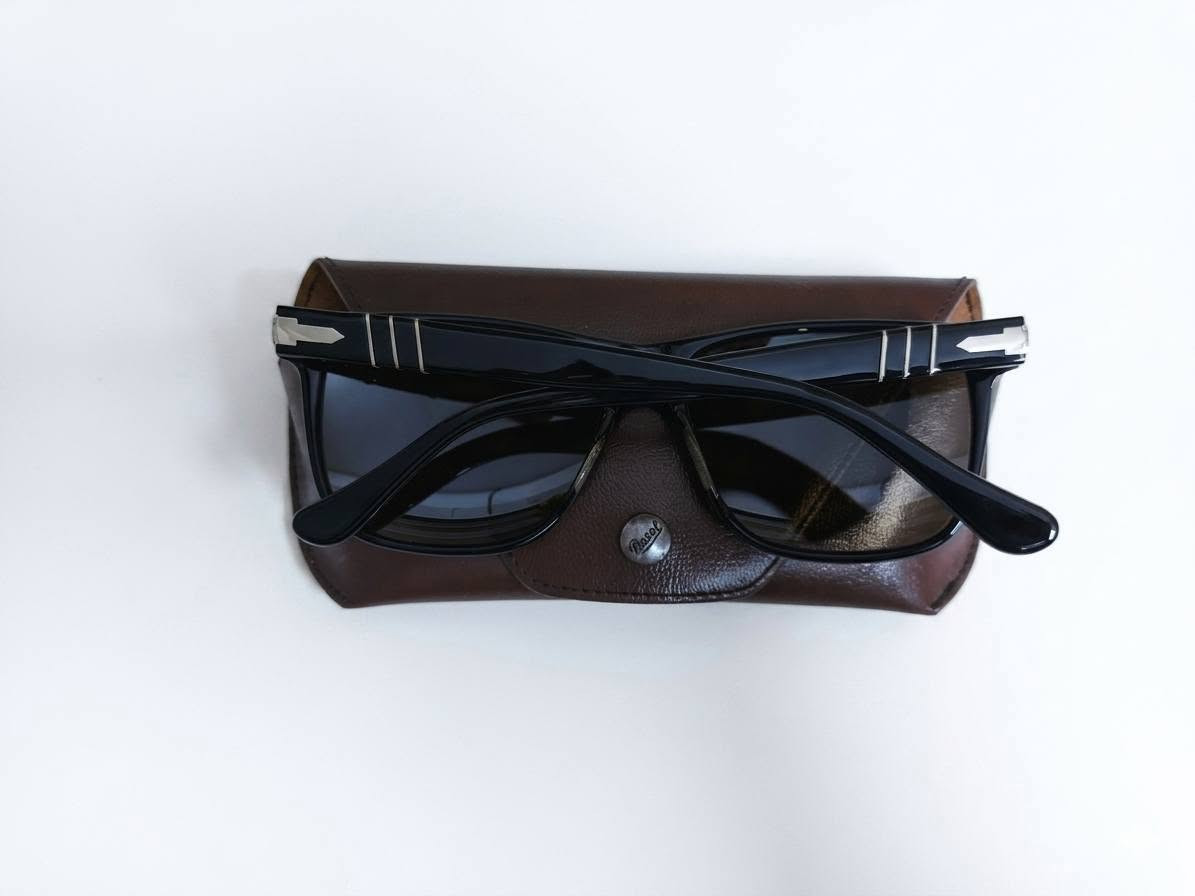نظارة شمسية من بيرسول (Persol) بتصميم إيطالي فاخر
للبيع ..👓


**إذا كنت صاحب هذا الإعلان وتريد حذفه لأي سبب، رجاءا أرسل رسالة إلى الدعم الفني**