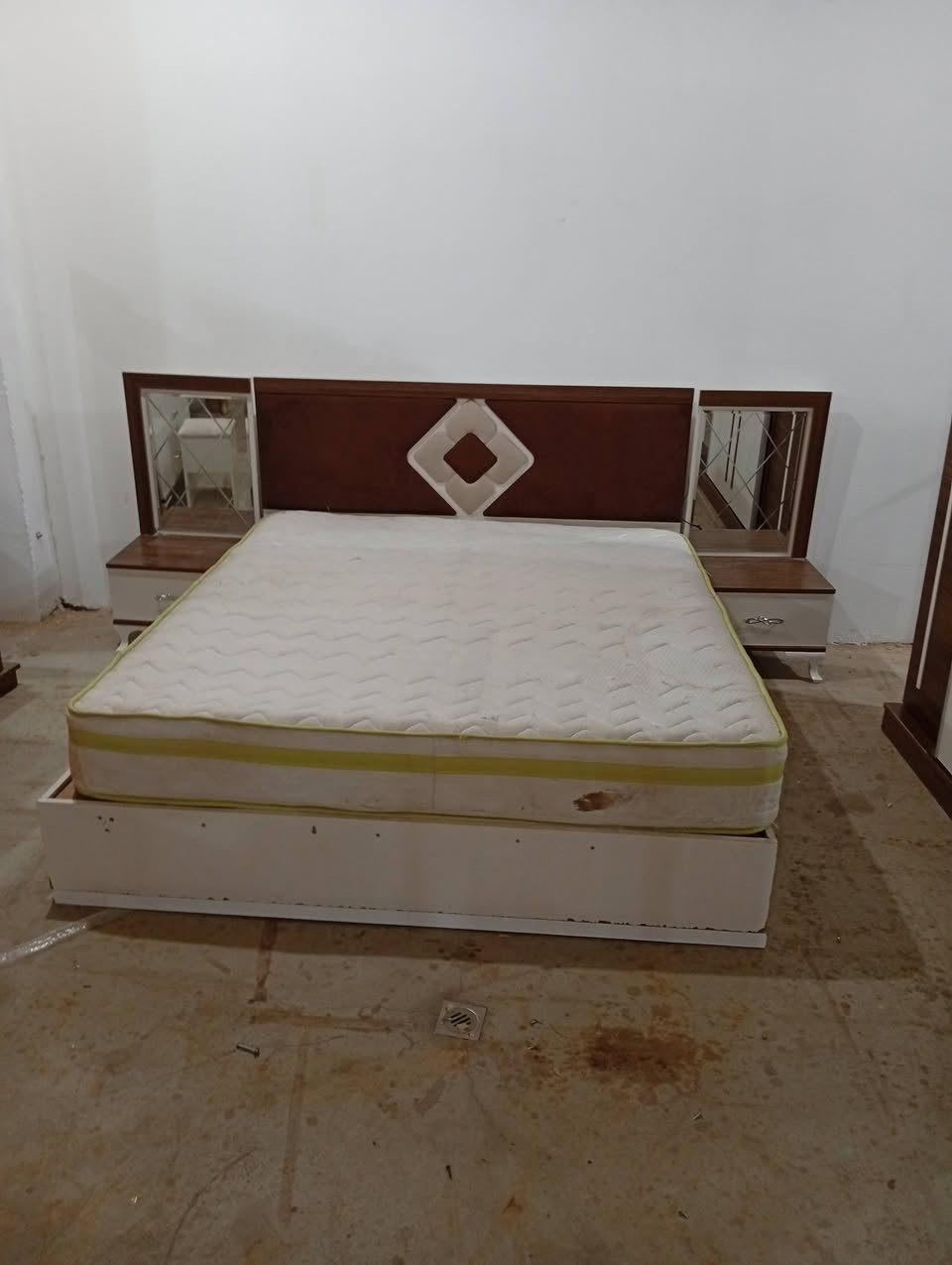 غرفة نوم تركي 7قطع ويه دوشك كلش نضيف للستفسار
***********او***********
