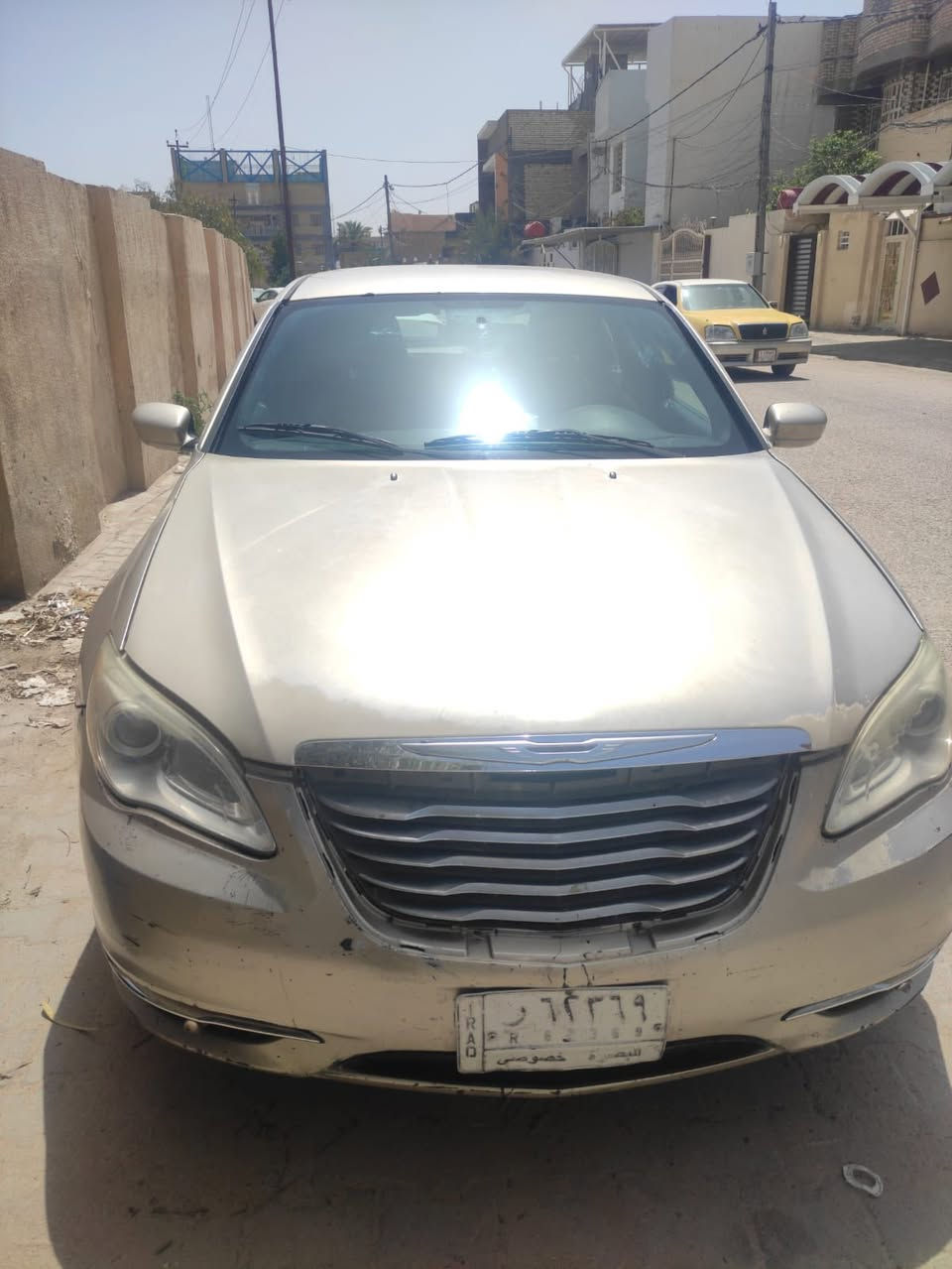 سيارة كرايسلر C200 سي 200 أمريكي
مديل 2013 لون ذهبي محرك 2400 دواخل اسود رقم بصرة مالك السياره سكنة نجف
بيه ضربة بالجاملغ الايسر الأمامي بأمريكا
 وضربة بسيطة في الباب الخلفي الأيمن عكس السائق مصلح على البارد كما موضح بالصوره وباب الصدر بارد بدون فتح ما لايحة الدواخل بية جراد قليل فقط في البنيد
كير جديد والمحرك
تخم تاير جديد مكان السياره نجف
السعر 60
***********
