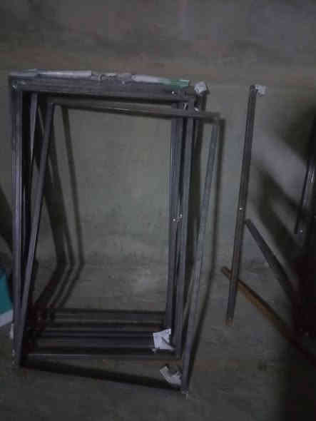 سلام عليكم واجهيات جميع الأحجام متوفره وجهيات محميه واجهيات اقفاص وجهيات محل وتركب عليه جام خانه  + حديد نضيف أو شخاط الي يريد ايفصل بيده *********** هذه رقمي للتواصل ( للمعلومه السعر جوه السوك )
