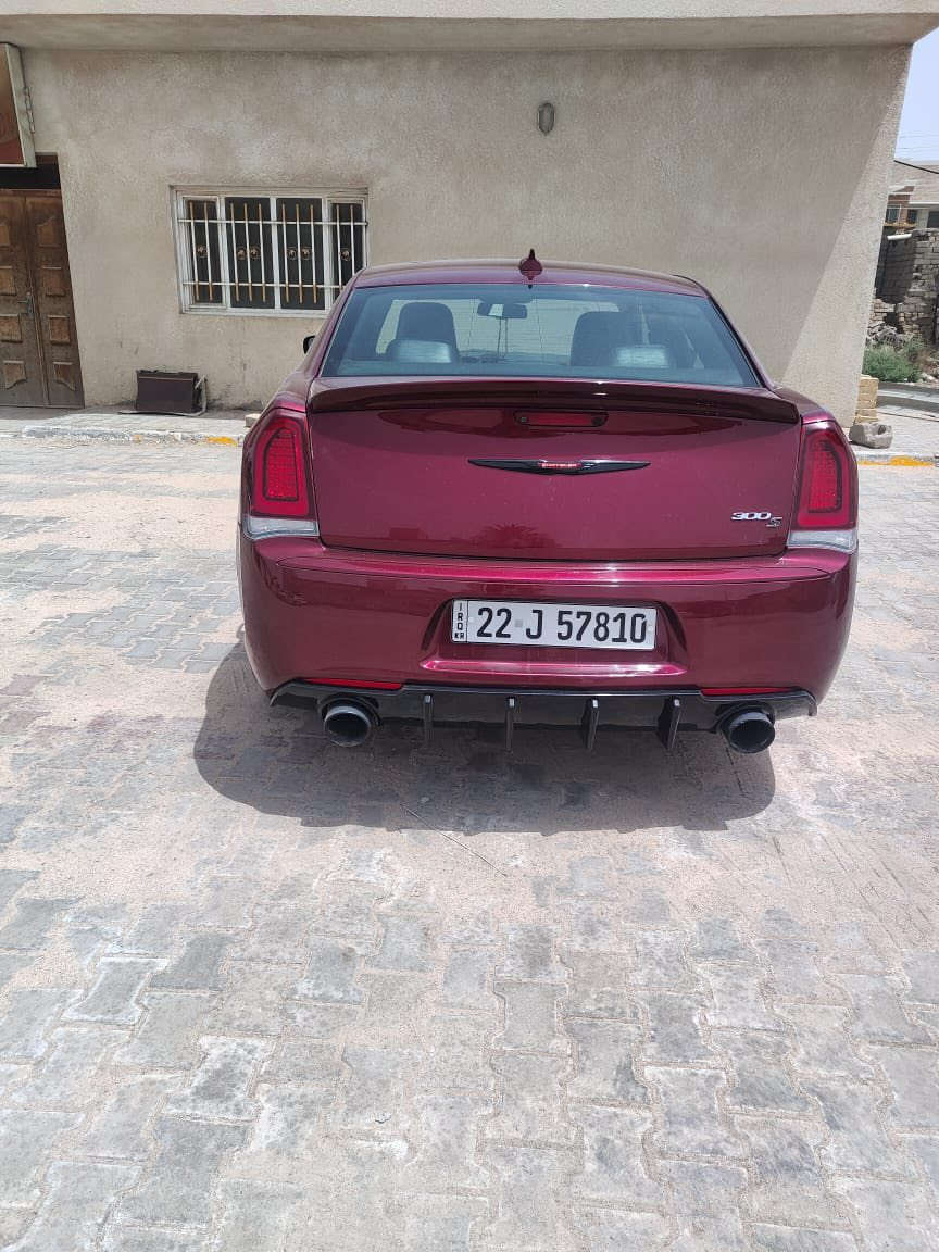 السلام عليكم 
للبيــع ....
Chrysler 
300S
اوباما وارد كندي 
موديل 2018 اصل 
تحكمات.
كشنات جلد.
شاشه .
بانوراما.
وبقية المواصفات المعروفه للـS.
السياره داخله كلين وصاير  تخريب جاملغ وبنيد وانشد بمكانهن وكاله وصور التخريب موجوده 
كير مكينه بدون أي عيب 
السياره بدون أي نقص.
رقم اربيل  
مكان السياره الناصرية 
للاستسفار ‭0782 285 8143‬
