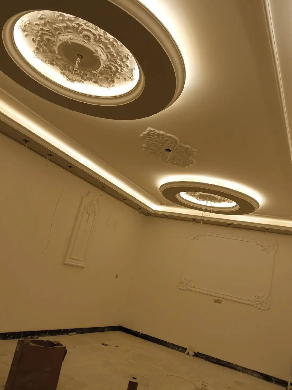 سلام عليكم صباغ عبود يوجد صبغ جوتن متر الف6 يوجد صبغ بتك متر ال6 مواد وعمل تواصل عله هاذه لرقم ***********
