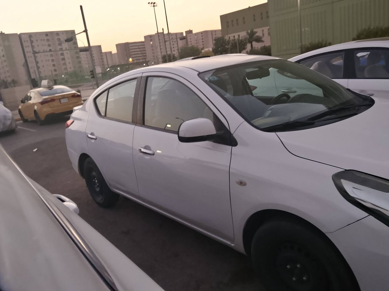 السلام عليكم ورحمه الله وبركاته اخواني الاعزاء
سني هندي موديل 2021 
رقم بغداد تحويل مباشر 
سياره جاهزه من كلشي 
كير محرك تبريد جيد جدا 
بيه ظربه بسيطه بلخلف حوض السبير 
تحكم جها وحده 
هـ ***********  مكان مجمع بسمايه 
السعر 105 وبيه مجال
شكرآ جزيلآ

