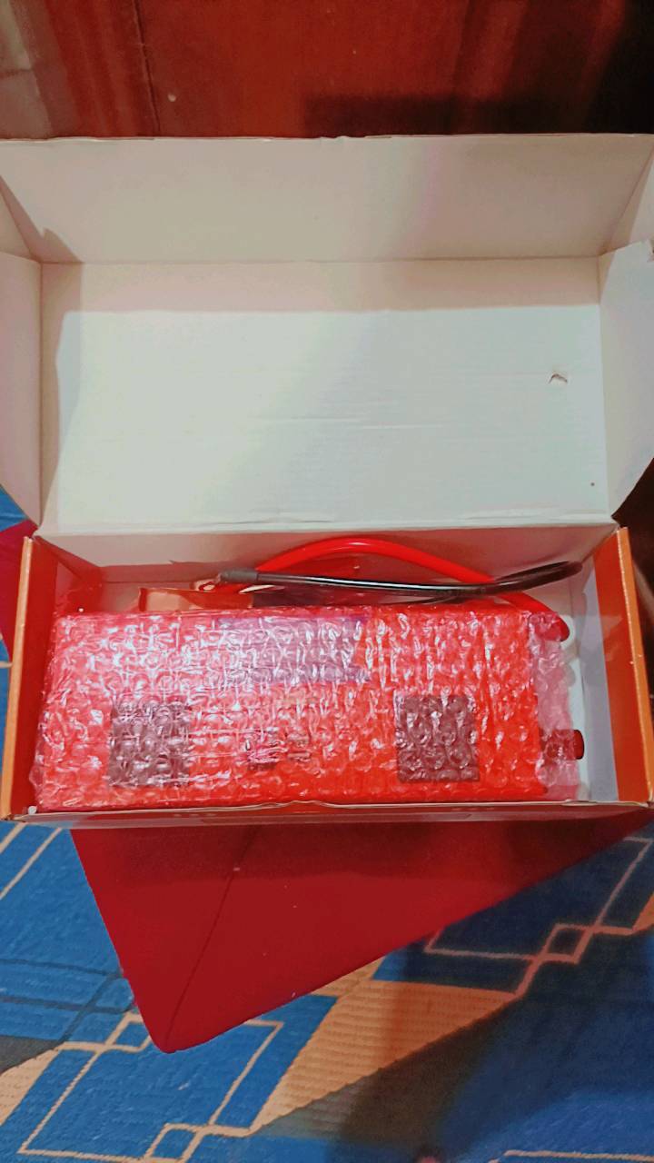 عاكسة للبيع ترهم على بطارية سيارة 12فولت و 24 فولت 9 أمبير السعر 60000ألف 2000 واط رقمي *********** مخرجين شحن موبايلات +مخرجين للكهرباء+شاشة LCD كهرباء نقية.... التيار الذكي....