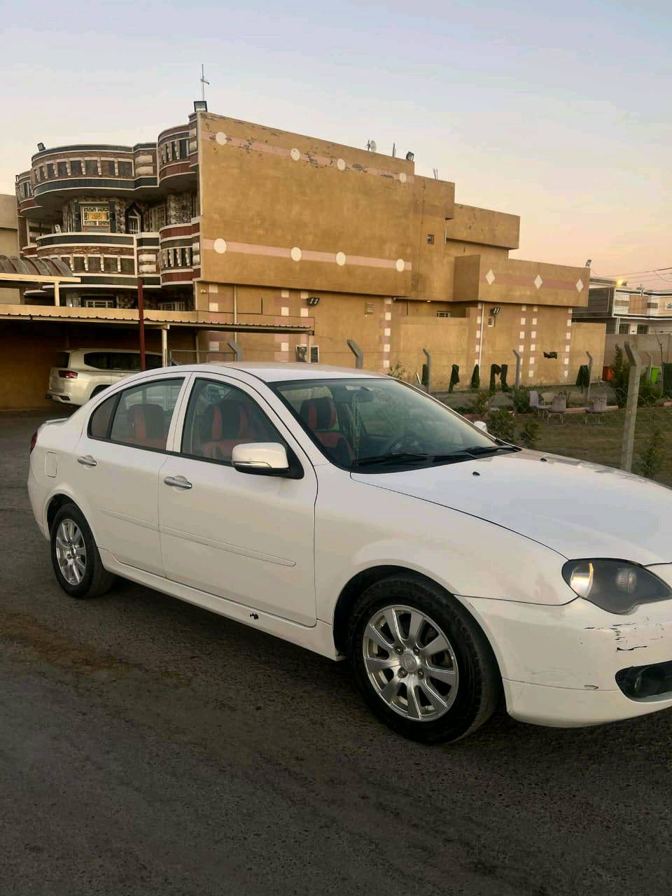 بغدادسلام عليكم ورحمه الله وبركاته .
سياره براتون برسونه .
موديل ٢٠١٣ .
اللون ابيض .
المحرك ١٦٠٠ سبورت .
رقم بغداد  مشروع وطني  صالح لغايه ٢٠٢٦
مري جوانب لد .
سياره بلاديه مابيها ضربه ولا بيها صبغ وكشر نضيف.
محرك وكير خير من الله .
تبريد وتدفئة فول .
السياره ماشيه ٩٢ مايل حقيقي 
السبير مال شركه ممتحرك بعده ببراغي الشركه. 
السياره  باسم واستخدام موظفه 

السياره سعر 78 ورقه وبيها مجال حك الجيه 
للتواصل :  ***********