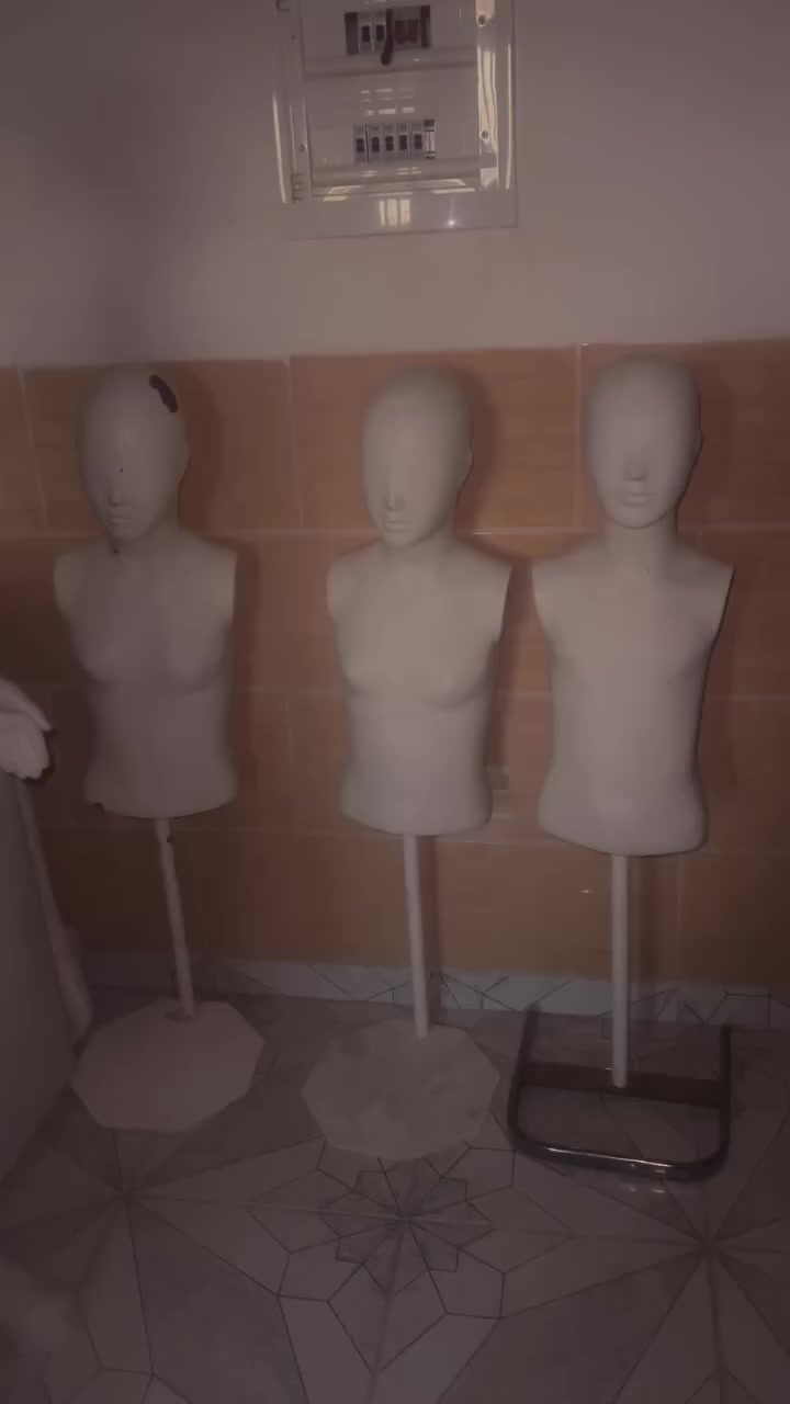 بوكى ئافرتان ومندالان ده ستى دووبؤفوشتن به هه رزانين نرخ هه ركه س هه رجوريكى ده وى ره سم بؤبنيرئ نرخى بئ ده ليم شوينمان ده ربه نديخانه كه ياندن هه يه واتساب فايبه ر***********
