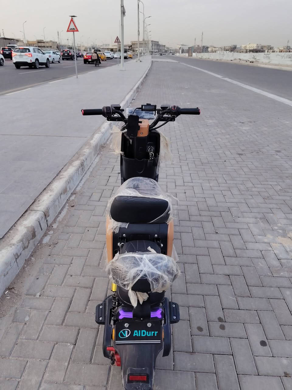 دراجة شحن R9 نظيفة صارلها أشهر طالعة من الوكيل، كهربائيات شغالة ع حالة الوكالة دراجة نظيفة مال دوام، خمس بطاريات ١٦ امبير ، ملحقات كاملة
السعر ٤٥٠ وبي مجال للطيبين
مكاني البصرة الحيانية اول لاين
*********** متواجد واتساب واتصال.
