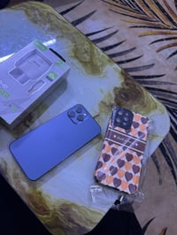 اخوان عندي ايفون 12 برو ماكس كلش نضيف نضافة لا يعلا عليها او بل حقيقة ...