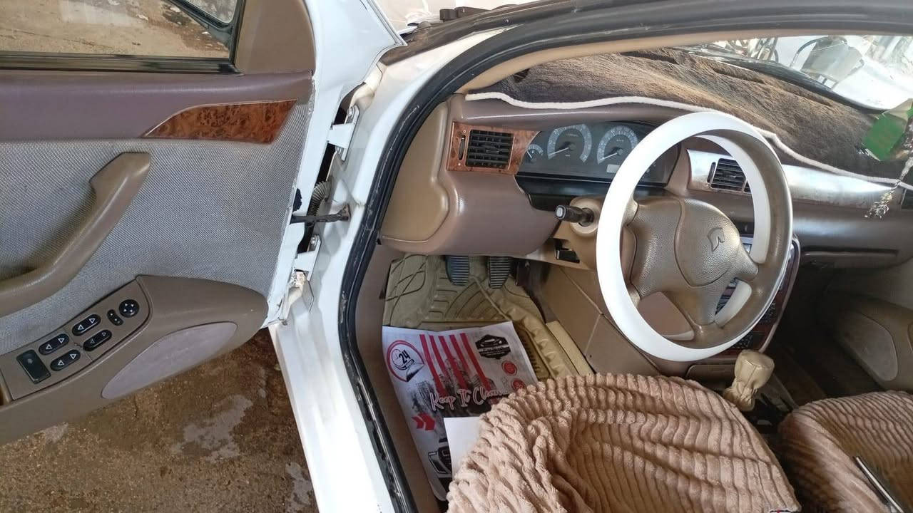 سلام وعليكم سمند موديل ٢٠١١ صدر امام خلفي جديد تبريد محرك بي خيط بخار خفيف من قطره الدهن السياره جاهزه مابيهه اي نقص السعر ٣٥ ورقه (***********)
