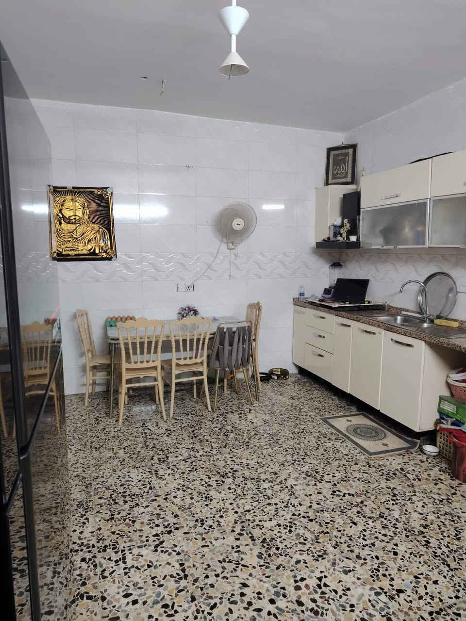 بيت للبيع زراعي سند 25 طابقين جاهز ..مساحة 120 متر واجهة 6ونزال 20 الدوانم شارع واثق يحتوي على 3غرف نوم وصالة ومطبخ جبير  وخدمات وطرمة البيت مصبوغ كلة جديد غرفتين بالطابق الثاني وحمام مشترك.. السعر 80قابل للتفاوض الاتصال ***********
