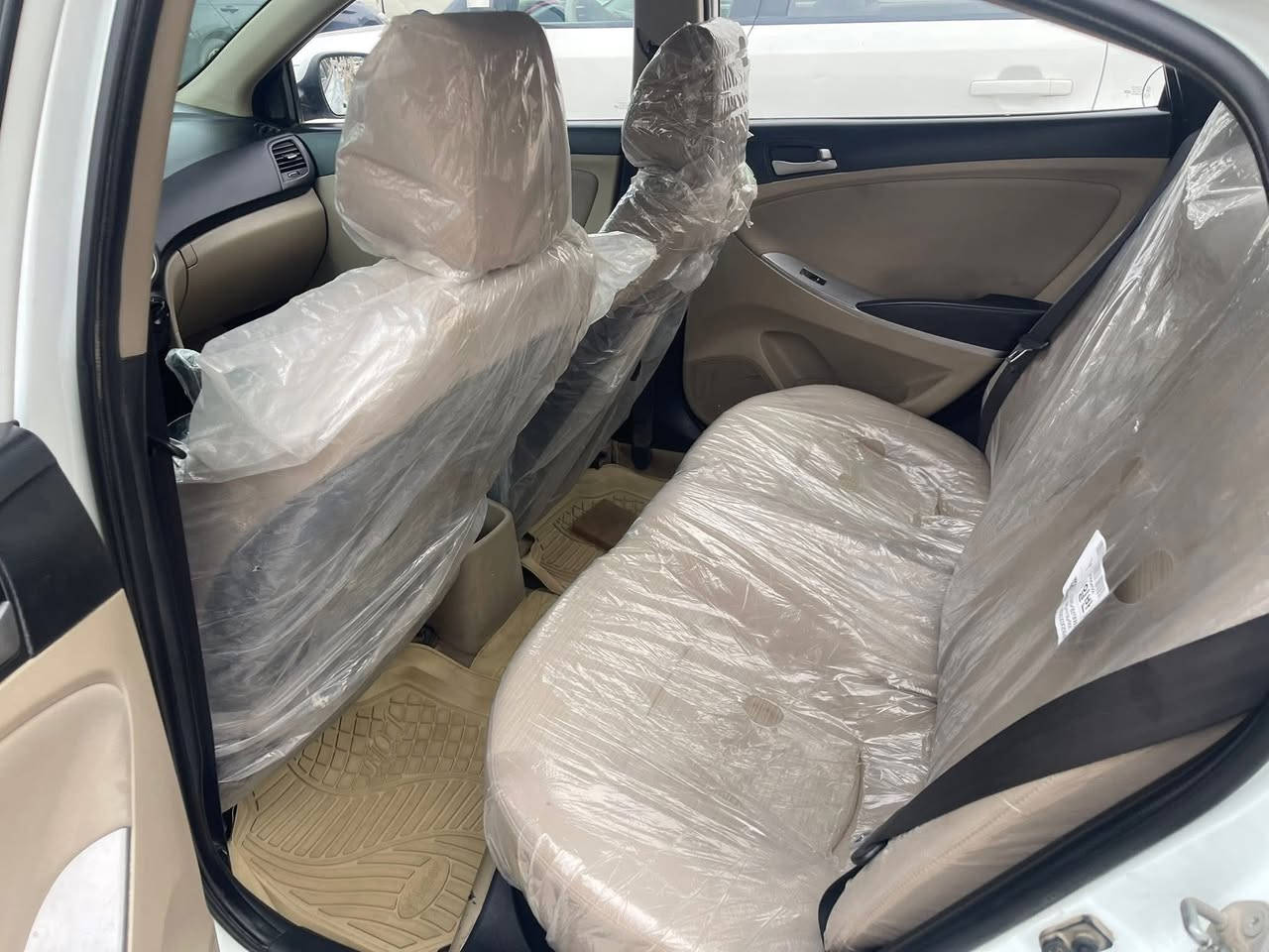 اكسنت 2015  خليجي كفالة عامة
محرك 1600 
فتحه 
ويل كب 
لايت لد 
السعر 115$مكان كربلاء
***********
