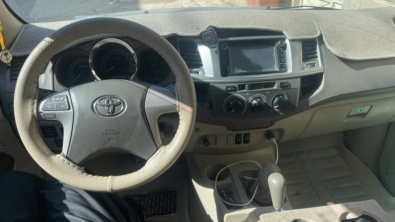 السلام عليكم
فورشنر 2006 محدثه 2011 سياره بيها ملاحضات 7راكب 
بدون السلة السعر130
العنوان البصره الزبير الرقم ***********
