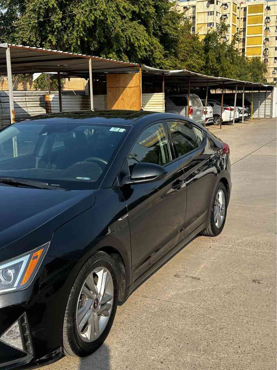 السلام عليكم 
النترا 2020 فول مواصفات  
فتحة سقف بصمة رادار تدفئة كشن 
تحكم ستيرن 
كير At  
الحادث قبق جنطة بدون ايربااااك بدون دواخل   
السعر 140 
المكان بغداد الصالحية 
رقم الهاتف *********** بغداد, العراق
