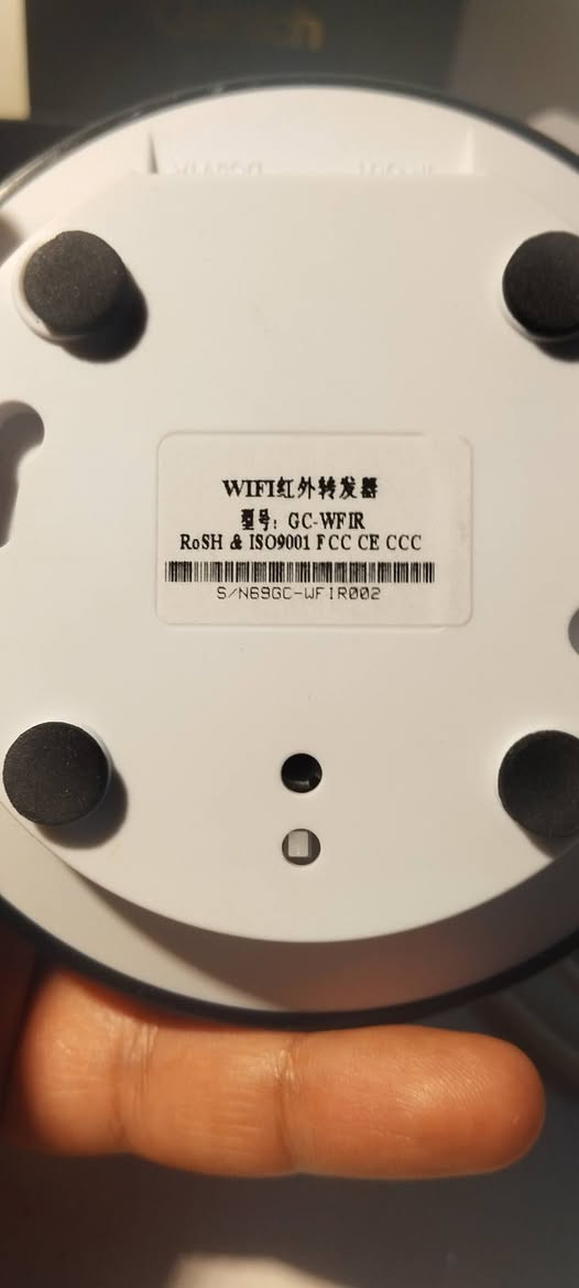 جهاز تحكم عن بعد ذكي يعمل بتقنية الأشعة تحت الحمراء عبر الـ Wi-Fi، ويتميز بالتالي:
التحكم الذكي: يتيح لك التحكم في الأجهزة التقليدية التي تعمل بالأشعة تحت الحمراء (مثل التلفاز، التكييف) عبر الهاتف الذكي.
توافق واسع: يعمل مع منصة Tuya الذكية، مما يسمح بدمجه في منظومة المنزل الذكي.
إعداد سهل: يأتي مع دليل بدء التشغيل لتبسيط عملية التوصيل والإعداد.
تطبيق مخصص: يمكن إدارته بالكامل من خلال تطبيق الهاتف الذكي المرتبط بـ Tuya.


**إذا كنت صاحب هذا الإعلان وتريد حذفه لأي سبب، رجاءا أرسل رسالة إلى الدعم الفني**