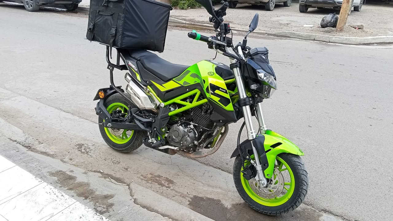 بنلي للبيع 135 موديل ال 25
مستعجل عندي ظرف 
فول نظافه عليه سيبايه وشاحنه 
الصور تبين النظافه 
***********
السعر خاص
