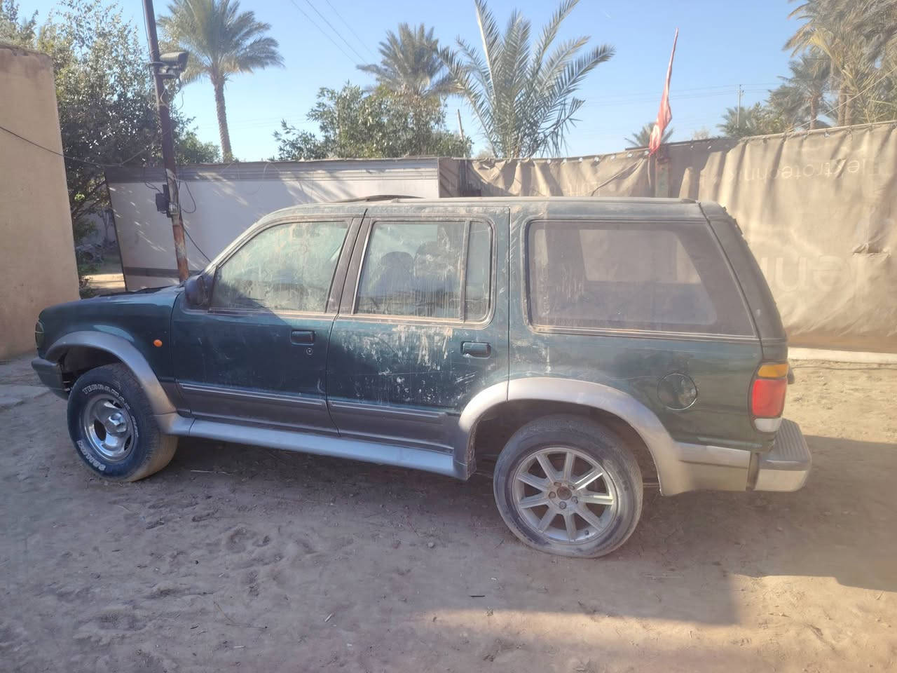 سلام عليكم فورد اكسبلور  موديل ٩٧ محدثه الفين رقم الإنكليزي سنويه  ل ٢٩ مكينه كايمه  المكان واسط الدبوني*********** السعر ٣٥ وبيها مجال لشراي
