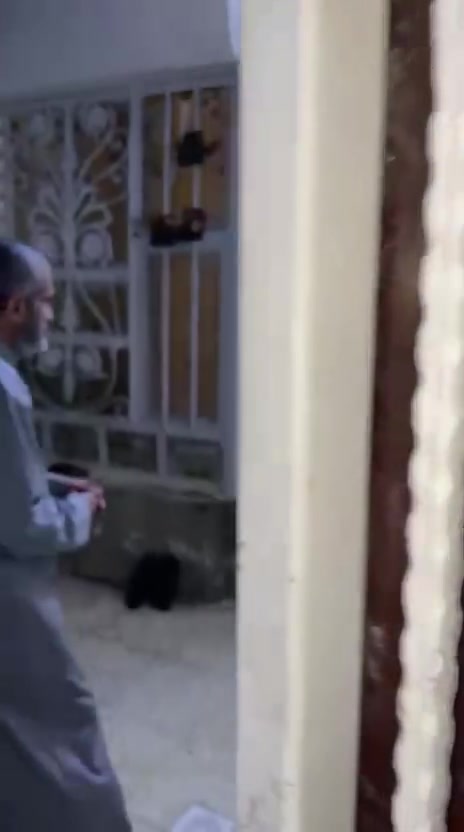 بيت للبيع المساحة١٠٠متر طابقين
البناء خير من الله 

العنوان/البلديات حي التراث الفرع المقابل عمارة ابو اسعد 

الطابق الاول/يحتوي على غرفة نوم واستقبال وصالة معيشة ومنور وحمام خارجي /وداخلي يحتوي على مقعد غربي

الطابق الثاني/يحتوي على غرف نوم عدد٢وصالة صغيرة وحمام 

الطابق الثالث/يحتوي على سطحين +بيتونة

ملاحظة الدرج مرمر تركي /والأسطح شتايكر 

السعر/١٣٥وبي مجال للطيبين 

للأستفسار الاتصال على الرقم 
***********
