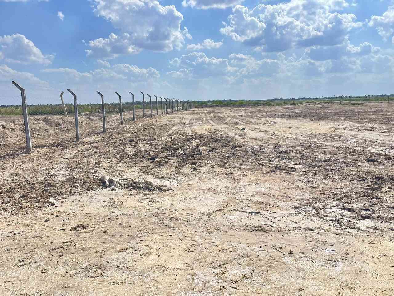السلام عليكم 
ارض 2 دونم طابو سند 25 
موقع العزيزيه منطقة دير الوسطه 
تبتعد عن تبليط السده 500متر 
يوجد ماء سأله كهرباء 
***********
