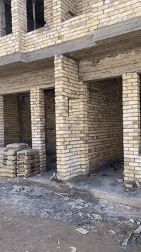 سلام عليكم  متوفر ٣ مشتملات ٥٠ متر الواحد   شارع المختار  يحتوي الواحد   غرفتين نوم صاله ومطبخ وخدمات  سعر الواحد ٦٥ مليون   للتواصل مع مكتب ياسر ابو عمار   *********** بي وات ساب
