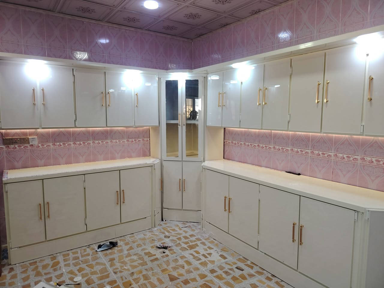 للألمنيوم
نجمع لك الفخامة، المتانة، والأمان في مكان واحد! 🛠️✨
​نصمم وننفذ بأعلى جودة: كاونتر الاستاذ ( ابو كفاح الشركاط.. السكنيه

​🍽️ مطابخ عصرية.
​🪜 محجرات ألمنيوم.
​💎 زجاج حراري ضد الكسر.
​✅ دقة بالتنفيذ | التزام بالمواعيد | خامات أصلية
​📞 للحجز والاستفسار: ***********

