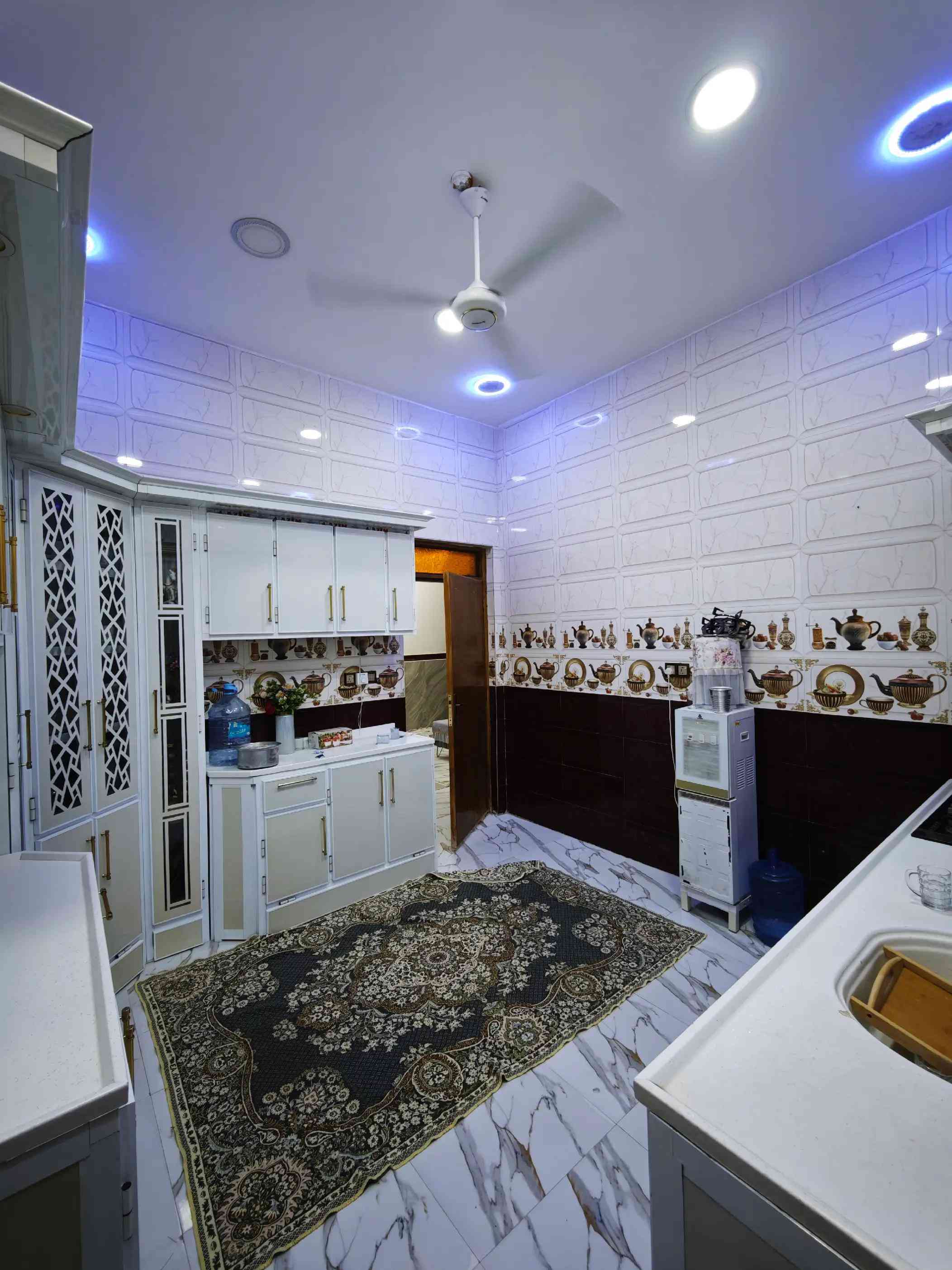 🏡 دار طابقين بناء حديث للبيع في الماجدية 🏡 📍 المنطقة: ميسان - العماره - الماجدية (شارع الجامع). 📍 شارع 15 - قرب مضيف الشيخ كاظم مشتت 📐 المساحة الكلية: 152 متر 📏 الواجهة: 7.5 متر. 🏗️ طابقين بناء حديث (الطابق الأول منجز عام 2020).⬇️  غرفتين نوم مريحة 🛏️🛏️ صالة داخلية واسعة + منور للتهوية والإضاءة الطبيعية ☀️ مطبخ مجهز بالكامل 🍳 استقبال ضيوف 🚪 طرمة🚘 صحيات(داخلية + خارجية) 🚽 ⬆️ الطابق الثاني: بناء (2023) 3 غرف نوم واسعة 🛏️🛏️🛏️ صالة 🛋️ مجموعة صحيات متكاملة 🚽 💵 السعر: 175 مليون دينار عراقي (قابل للتفاوض) 📞 للاستفسار والتواصل المباشر: للمزيد من التفاصيل أو لتنسيق موعد لمعاينة العقار، يرجى الاتصال بنا: ☎️ رقم الهاتف: *********** 🤳 واتساب أو اتصال مباشر أهلاً وسهلاً بكم، مكتبنا في خدمتكم دائماً لتقديم أفضل العروض #عقارات  #قطع_اراضي  #عقار  #بيع_و_شراء_عقارات #الشعب_الصيني_ماله_حل😂😂 

