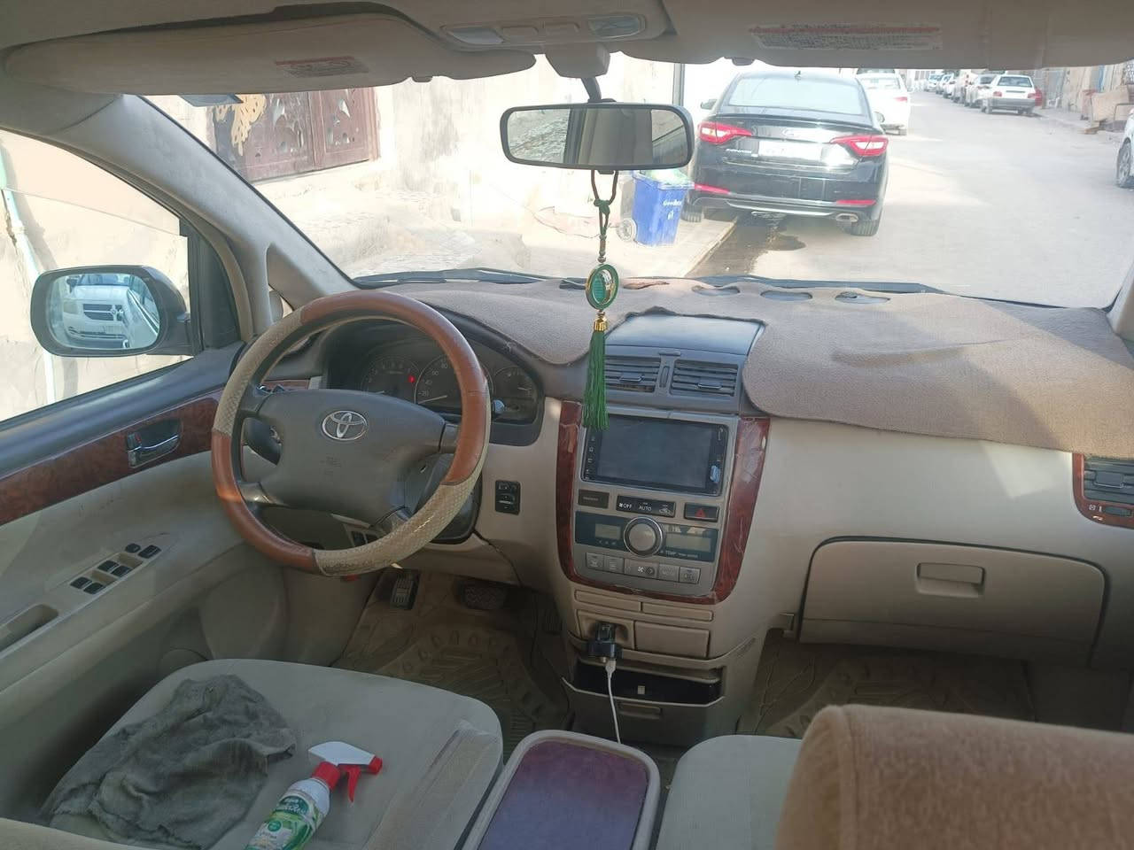 السلام عليكم مكلفه بنشر للبيع  سياره ابصم ٧ نفرات توي رقم انكليزي بسمي ٢٠٠٣ عاديه مو كرستال مكينه وكير صار ٢٠ يوم من شادهن تخم تاير صار سبوع شادهن باتري هم توه شاده كهربائيه كله شغاله لون صدفي رقم نجف مكان نجف فقط تبريد بس كمبريسر عايز شراي اتصل علرقم السعر ١٢٢ وبيهه مجال ***********
