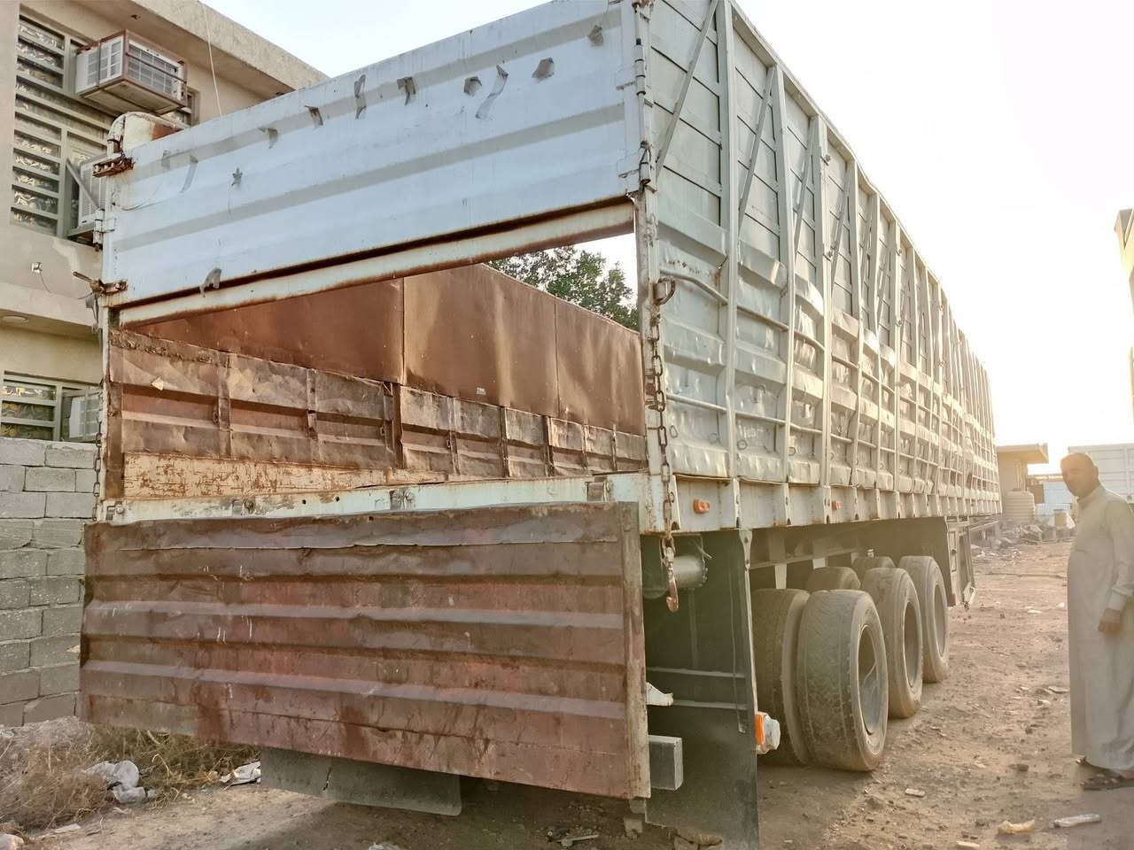 للبيع عربانه ابلوم اربع دناكير 16طوله 12ونص 
***********
