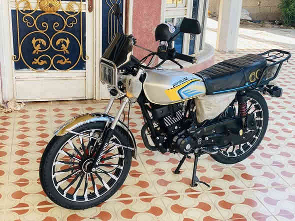 السلام عليكم دراجه للبيع سافان سونك موديل 26 زيرو زيرو صار 15 يوم من طاله من الوكيل بصمات ثنين تشقيل عن بعد مكفوله حتى من الشخط أوراق بغداد المكان واسط العزيزيه الاستفسار ***********
