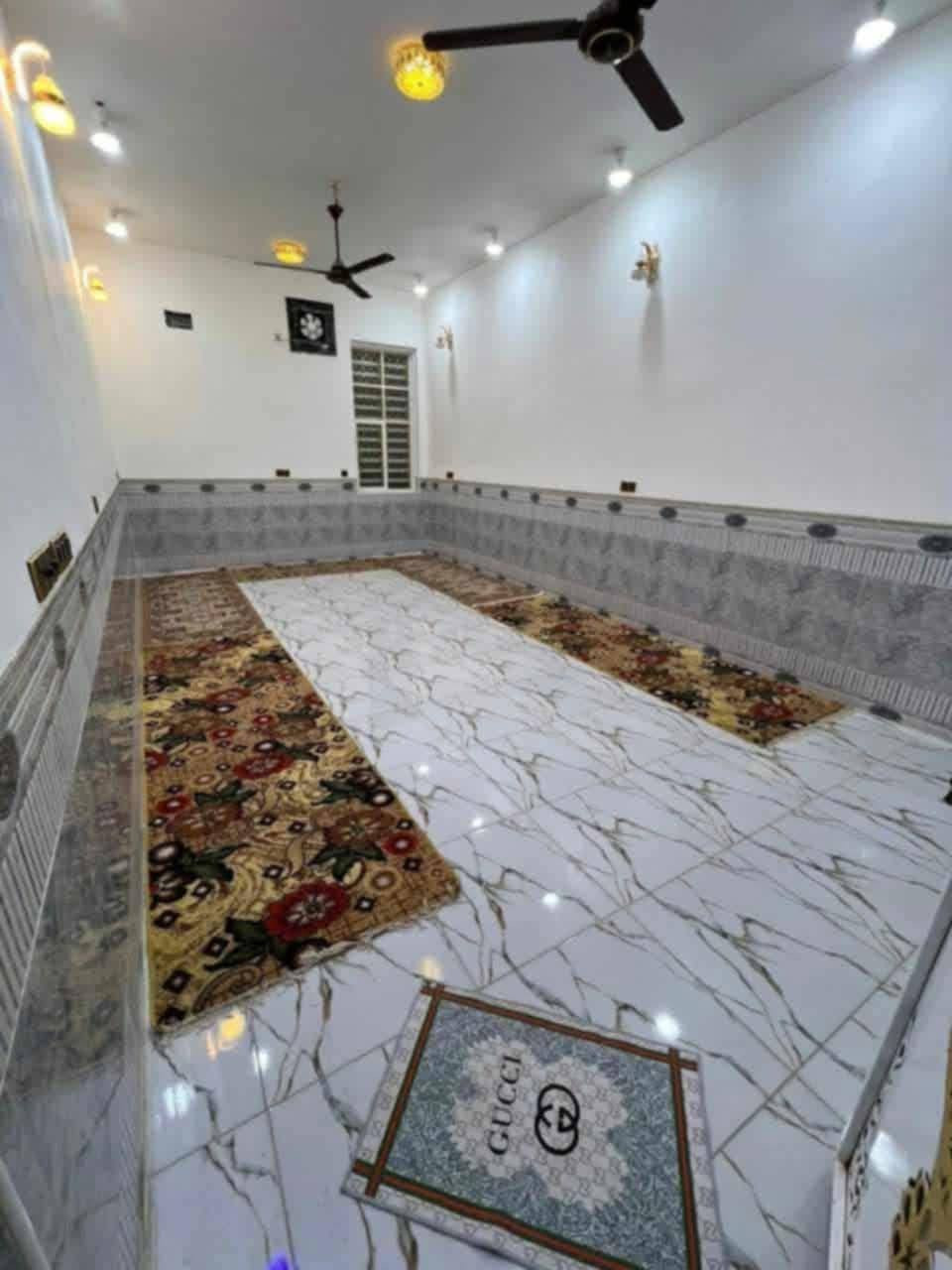 للبيع بيت ملك صرف مساحه 200متر حي الزهور حي ابو مهدي المهندس قرب موقع الضباط مطلوب 40 الاتصال على الرقم قل من طرف مندوبه ياعلي مدد امانه عندك اخي الكريم ***********
