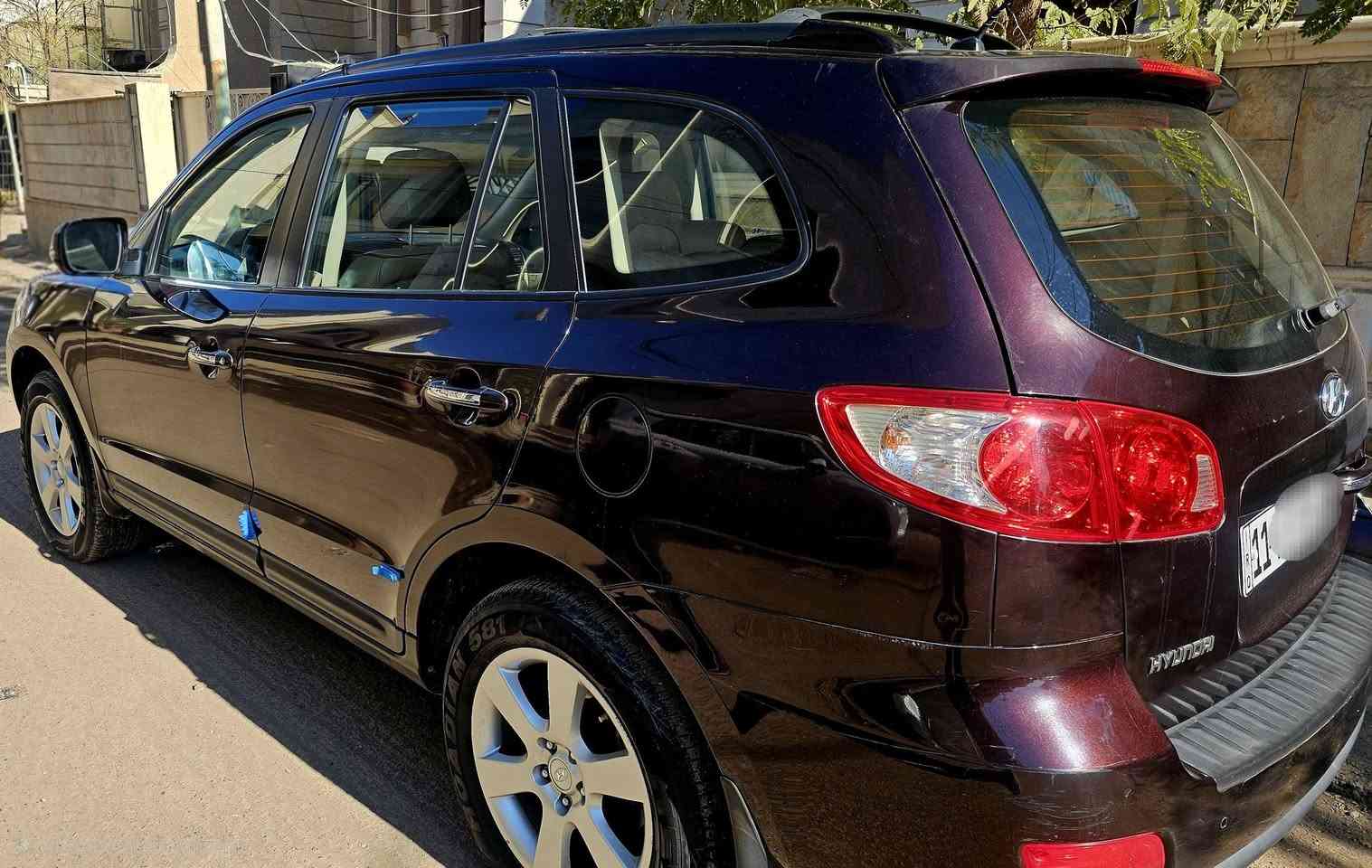 سنتافي ٢٠٠٩ للبيع فقط، لون كرزي، رقم بغداد، خليجي ٧ راكب محرك ٢٧٠٠، فول مواصفات، داخل جلد ،فتحة ،٣ قطع تبريد ،ثلاجة، مقاعد كهرباء،مرايا شفط، ويل ١٨، ماشية ٦٢ الف كم فقط، السيارة على ايدي من الشركة لحد اليوم كلشي بيهة على وضع الشركة محرك وكير مع الصيانات الدورية، بيهة شوية شخوط ورصعة وبارد اصبعين مال طخة بالبنيد والدعامية مأشر بالصور، السعر ١٧٥ قابل للتفاوض، مكلف بالنشر غير متواجد ع النت، هاتف صاحب السيارة/  ***********
