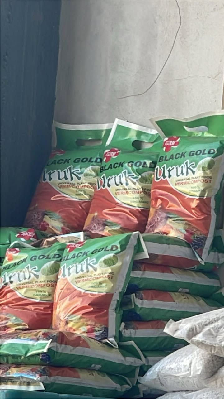 سماد الفيرمي كومبوست و ايضاً البرلايت من شركة أوروك 
نضراً لكثرة الطلبات في عموم العراق قررنا إرجاع بعض الوكلاء و بأسعار الشركة وكيل محافظة الديوانية الاخ جعفر المختار .

إذا تريد تربة حيّة ونباتات أقوى 🌿
نوفر لكم الآن:

🔹 فيرمي كومبوست (سماد عضوي 100%)

يزيد خصوبة التربة

يقوّي الجذور

يسرّع نمو النبات

مناسب للخضروات، الأشجار، النخيل الثيل الضليات الحنطة الشعير البرسيم و جميع النباتات والبيوت البلاستيكية

🔹 البرلايت الزراعي

يحسّن تهوية التربة

يساعد على تصريف الماء

يقلل تعفّن الجذور

مثالي للمشاتل والأحواض والبيوت المحمية

📍 متوفر الآن في الديوانية
📦 كميات مضمونة وجودة عالية من شركة أوروك للأسمدة العضوية والبرلايت

للاستفسار والطلب ⬇️
📞 (***********)
