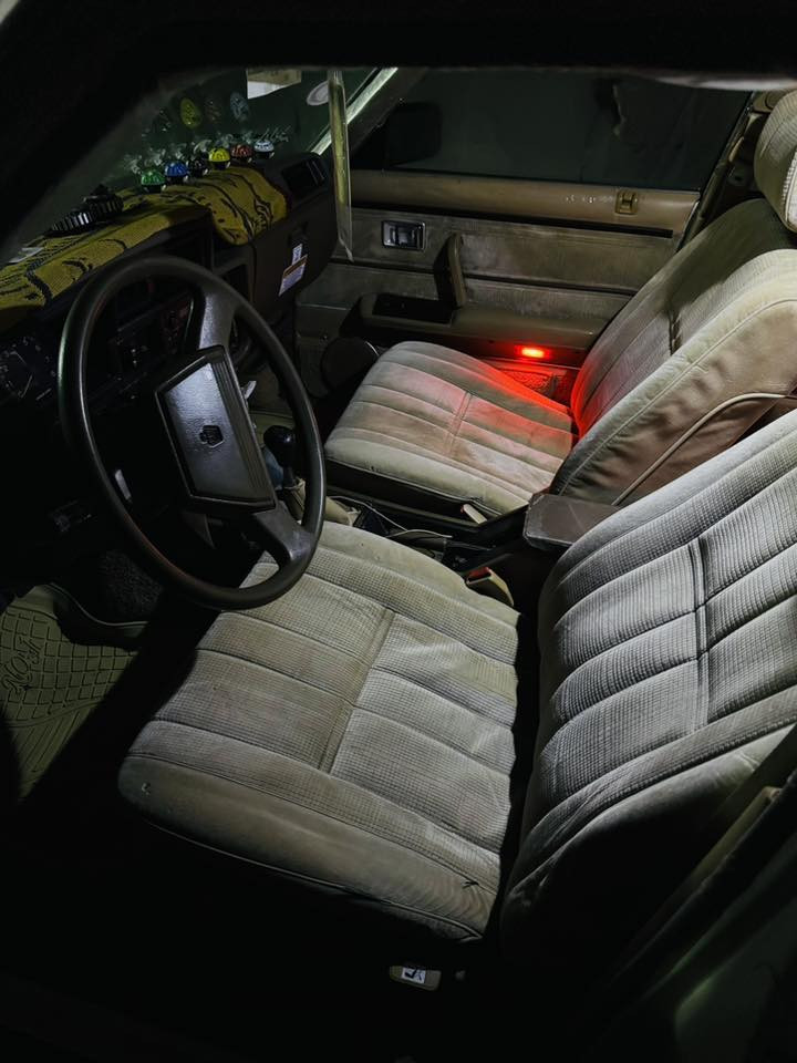 السلام عليكم للبيع سوبر 1982بسمي سنويه لغايه 2028حداديه زيروو محرك وكير بلاد كفاله ومكفوله من الصبغ العام بيها صبغ قليل كلش وكفاله من الضربه سياره مال جناي كهربائيات كله شغاله تدفئه وتبريد سنتر لوك تخم تاير بيها بس دوسه صفحت السايق مثل ما موضحه بصوره العنوان البصرة 
والسعر اتصل وشلع عيوني رقم الهاتف ***********
