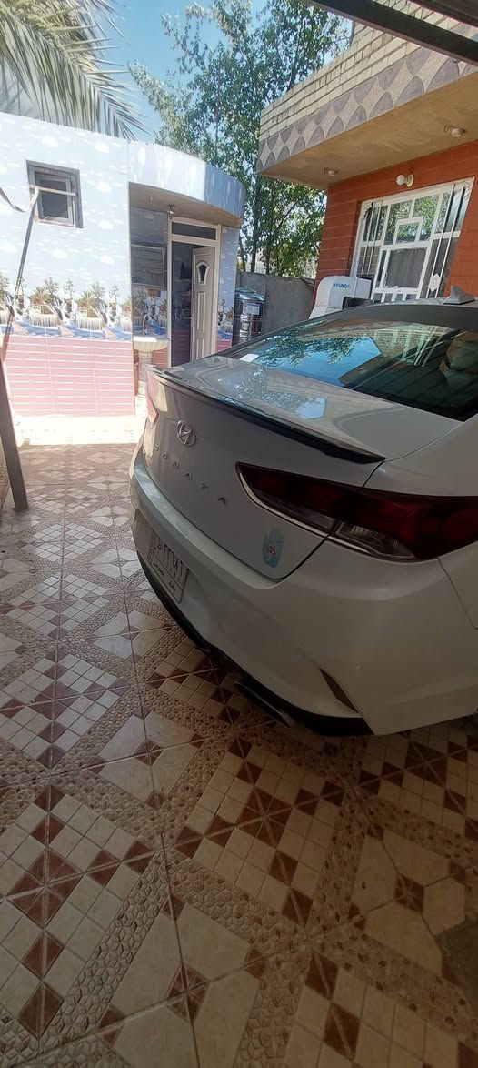 سلام عليكم سوناتا للبيع موديل ١٨ فقط بنيد رش  وارد امريكي الاتصال ***********

