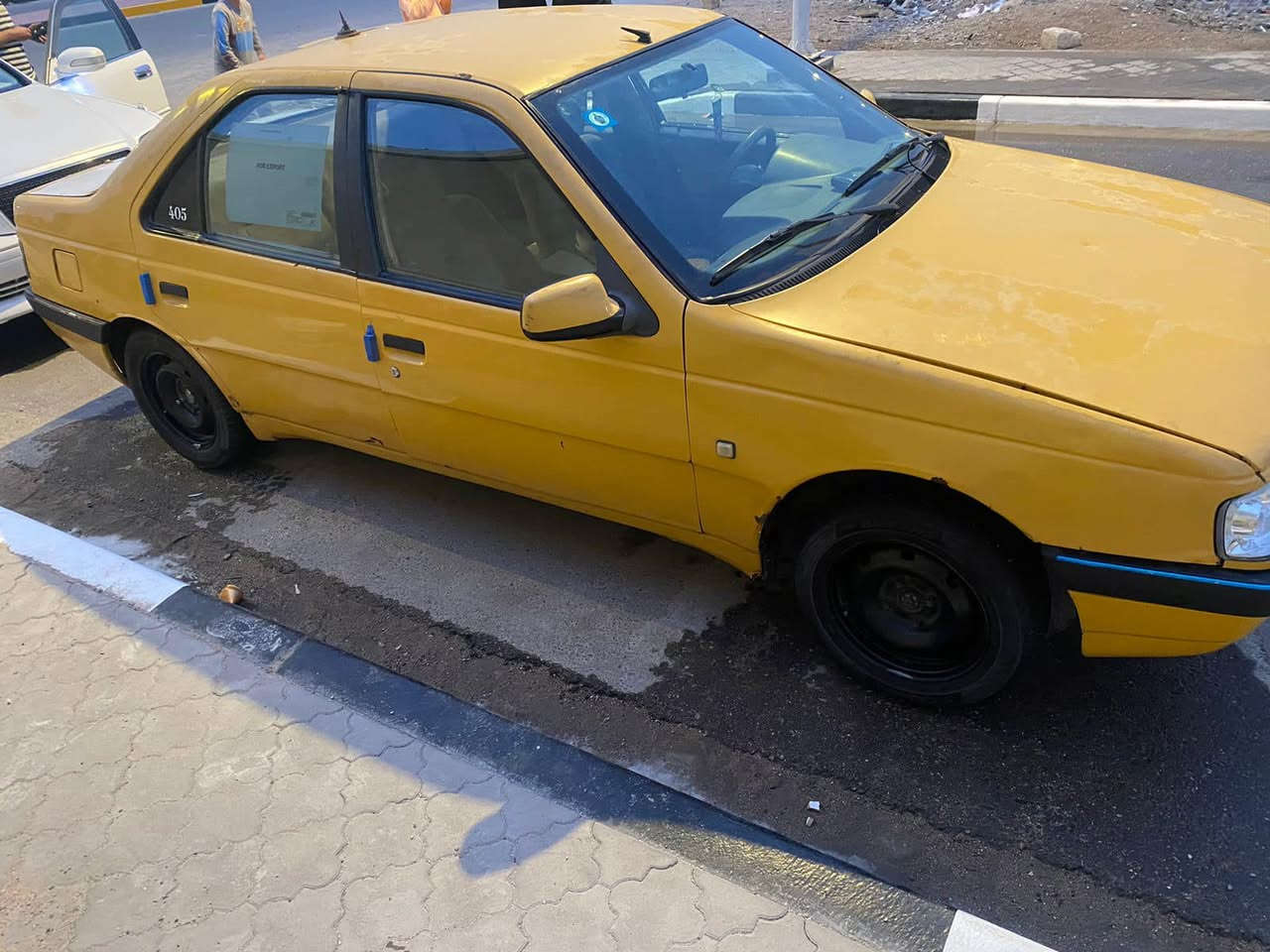 سلام عليكم 405 مديل 2016 رقم بصره نكليزي بسمي مصفره هيه وقرامات تحويل ثاني يوم مكينه بيه خيط تبخير وكير جديد حداديه جديده السياره جاهزه السعر 29 رقم الهاتف *********** العنوان البصره
