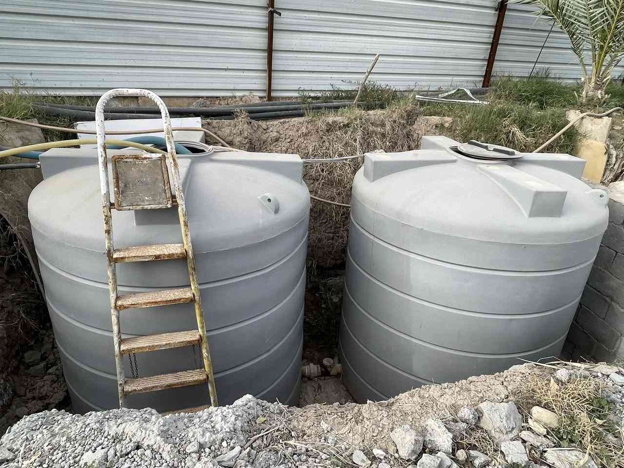 السلام عليكم
للبيع منظومة تقطير زراعية متكاملة

التفاصيل :

1.ماطور ( مضخه ) ظغط عالي 2 انج سنكل فيز مع ملحقاته

2. صونده 2 انج تركي اصلي طول 250 متر

3.تانكيات العدد 2 سعة الواحد 5000 لتر المجموع 10 آلاف لتر

4. صوندات تقطير حجم 20ملم مع النوزلات كامله 6 لفات (600متر)

5. ظفيرة كهرباء قطعتين 2*16 خطين  50 متر

ملاحظة : المنظومة نظيفة جدا
               المنظومة تكفي 2 دونم 

السعر الكلي 1250،000 مليون و ميتين وخمسين الف

للتواصل ***********
