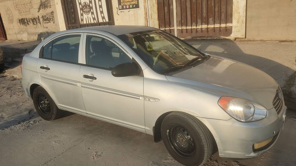 اكسنت 2008 گير عادي السيارة رقم أربيل 
بسمي أنا في كركوك..صبغ بسيط واضح بالصورة السعر 80. ورقة 

***********
