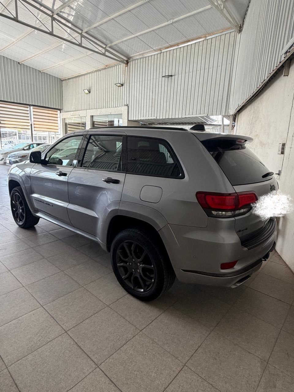 سلام عليكم جيب إس  موديل 21 محرك 8 هيمي مكفوله  كفاله عامه رقم اربيل جديد وهزه جديده تحويل مباشر  مغلف بجم بيبيف سعر 350 $$ بي مجال بسيط رقم هاتف ***********
