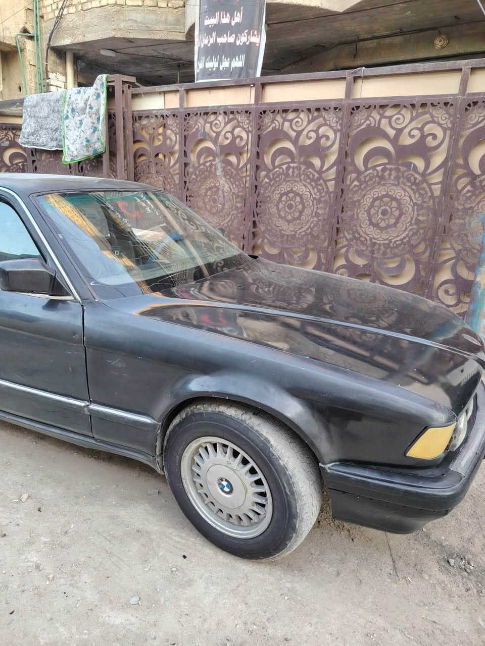 السلام عليكم 735محرك مفتوح موديل 93  سياره كير ومحرك وصدر جاهز تخم تاير حلو ونضيف  داخلها مغلف جديد تبريد شغال كلشي بس مشكله كهربائيه مال فان الكتف حتى غاز مشحون رقم بغداد تحويل شوكت متريد سنويه لل27 مكاني بغداد زعفرانيه للبيع او مراوس شراي بيك خير ودلل ادخلي خاص او واتساب ***********
